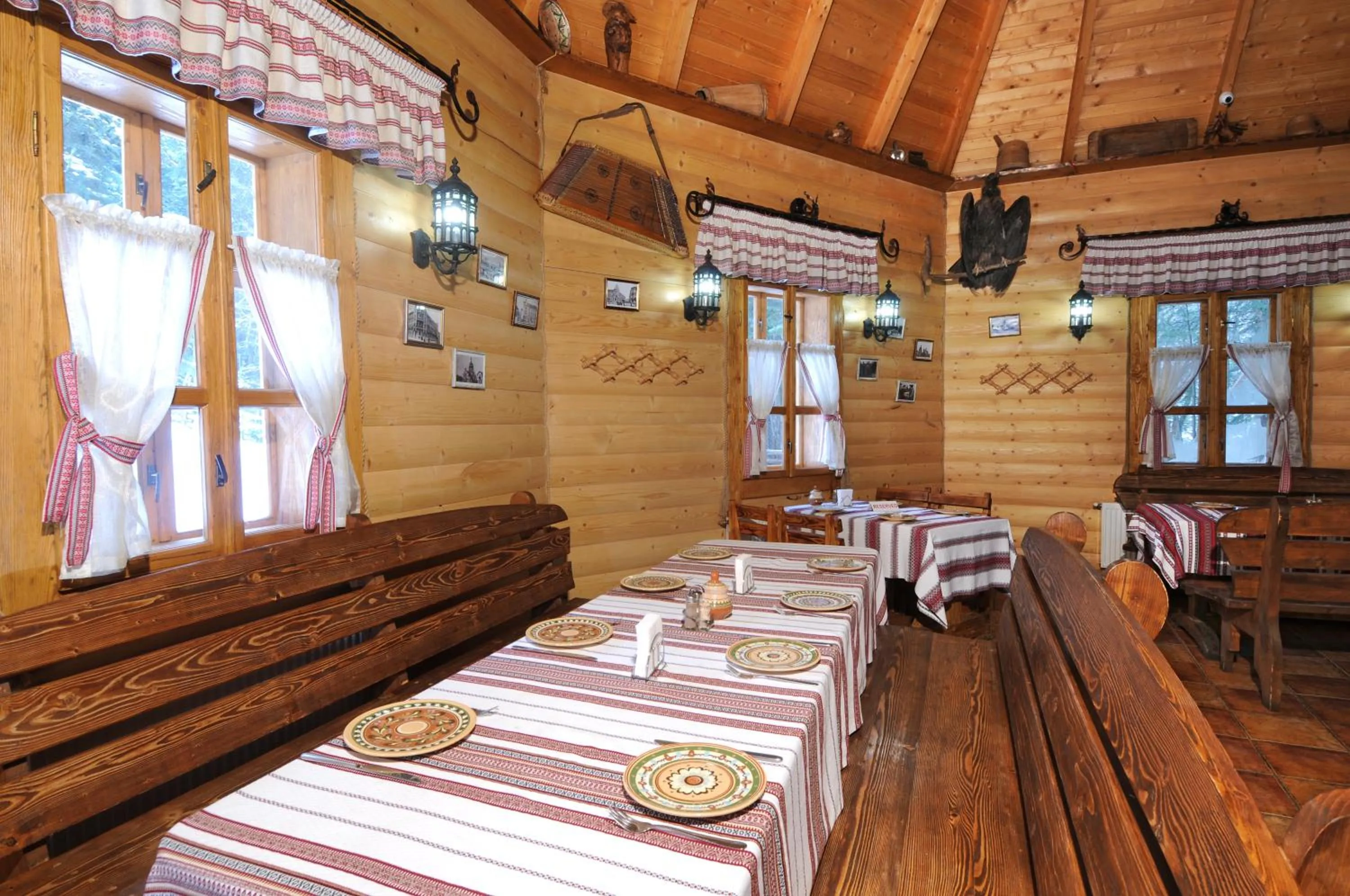 Restaurant/places to eat, Bed in Hotel Dykyi Med