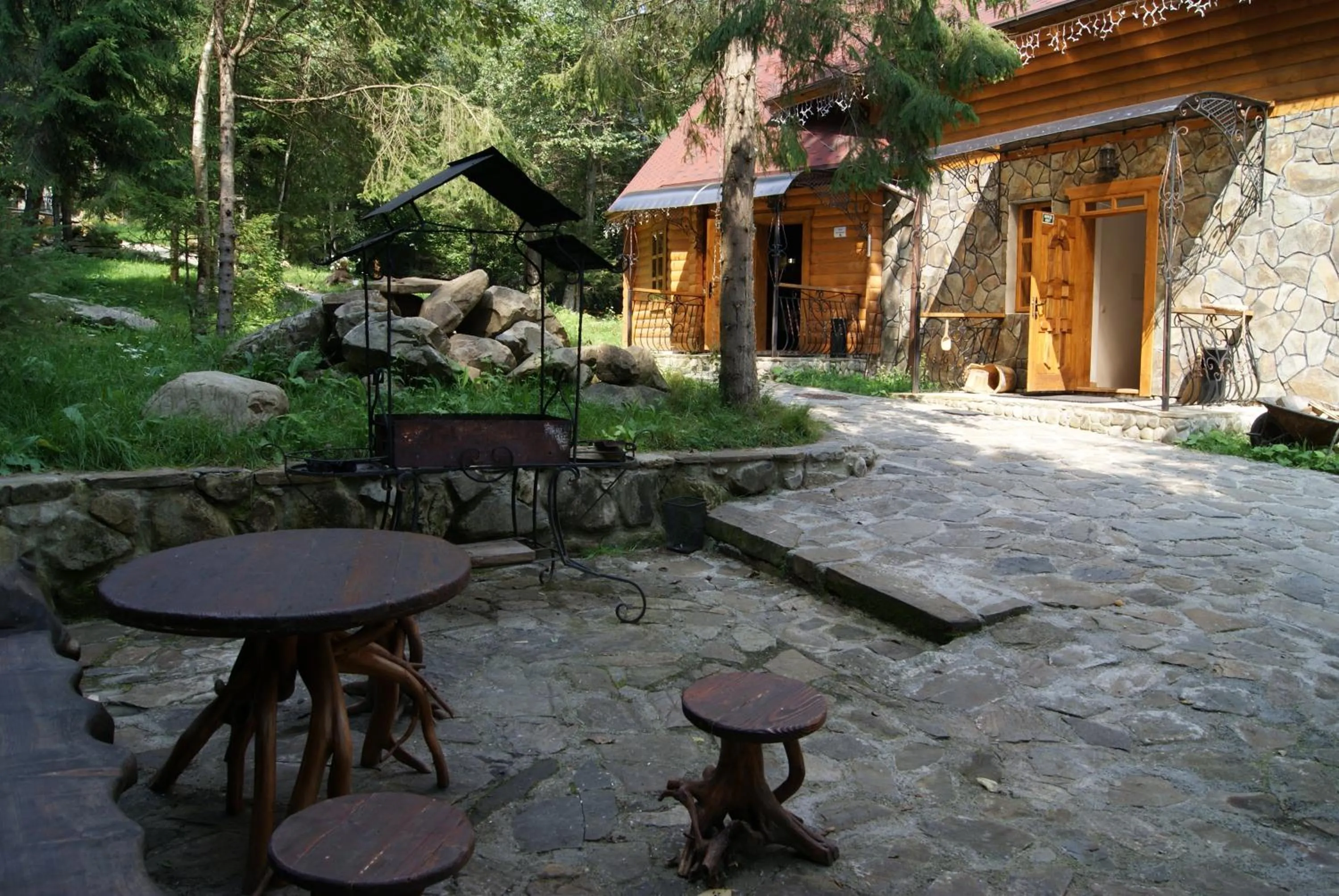 Restaurant/places to eat in Hotel Dykyi Med