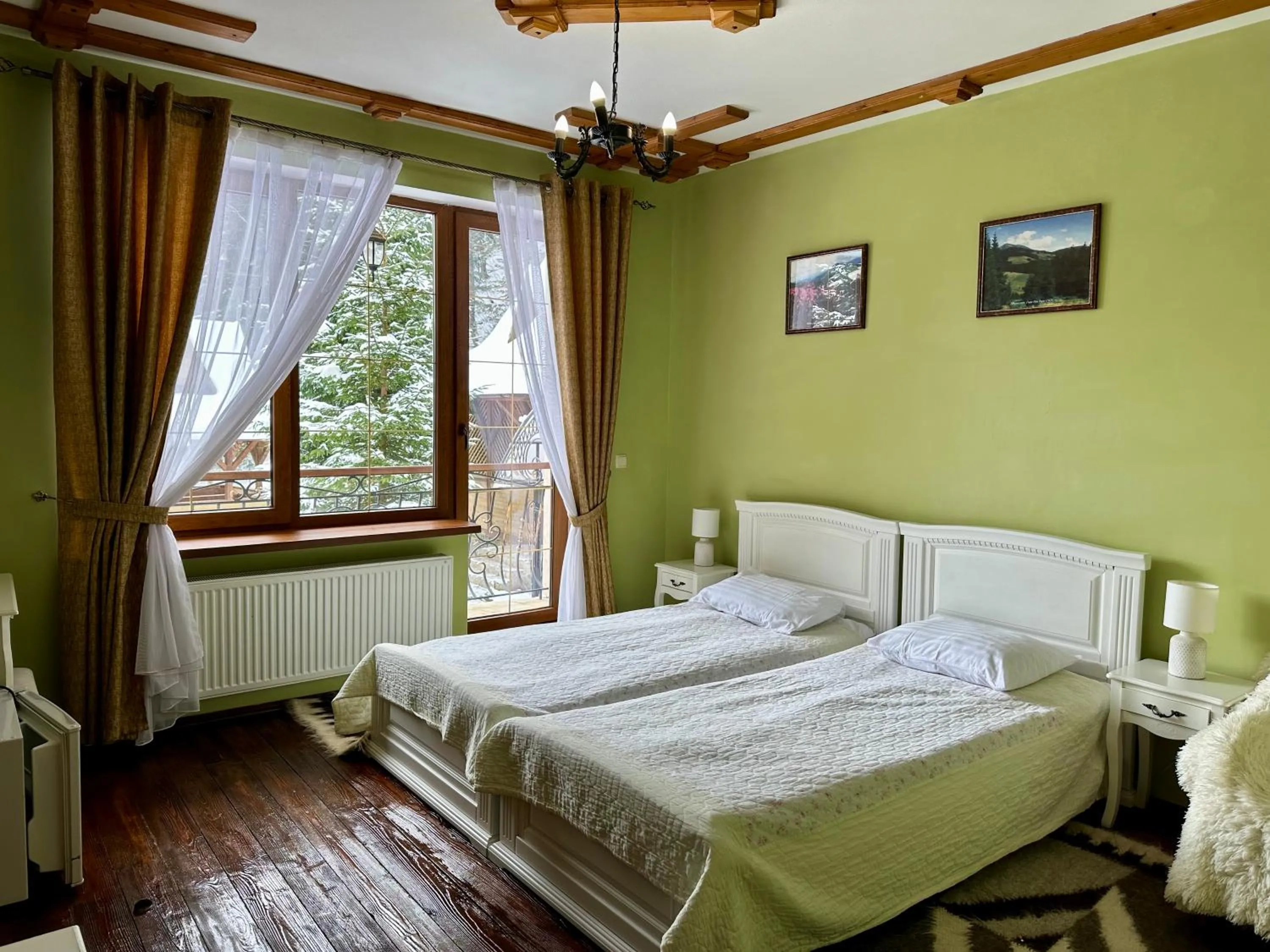 Bed in Hotel Dykyi Med
