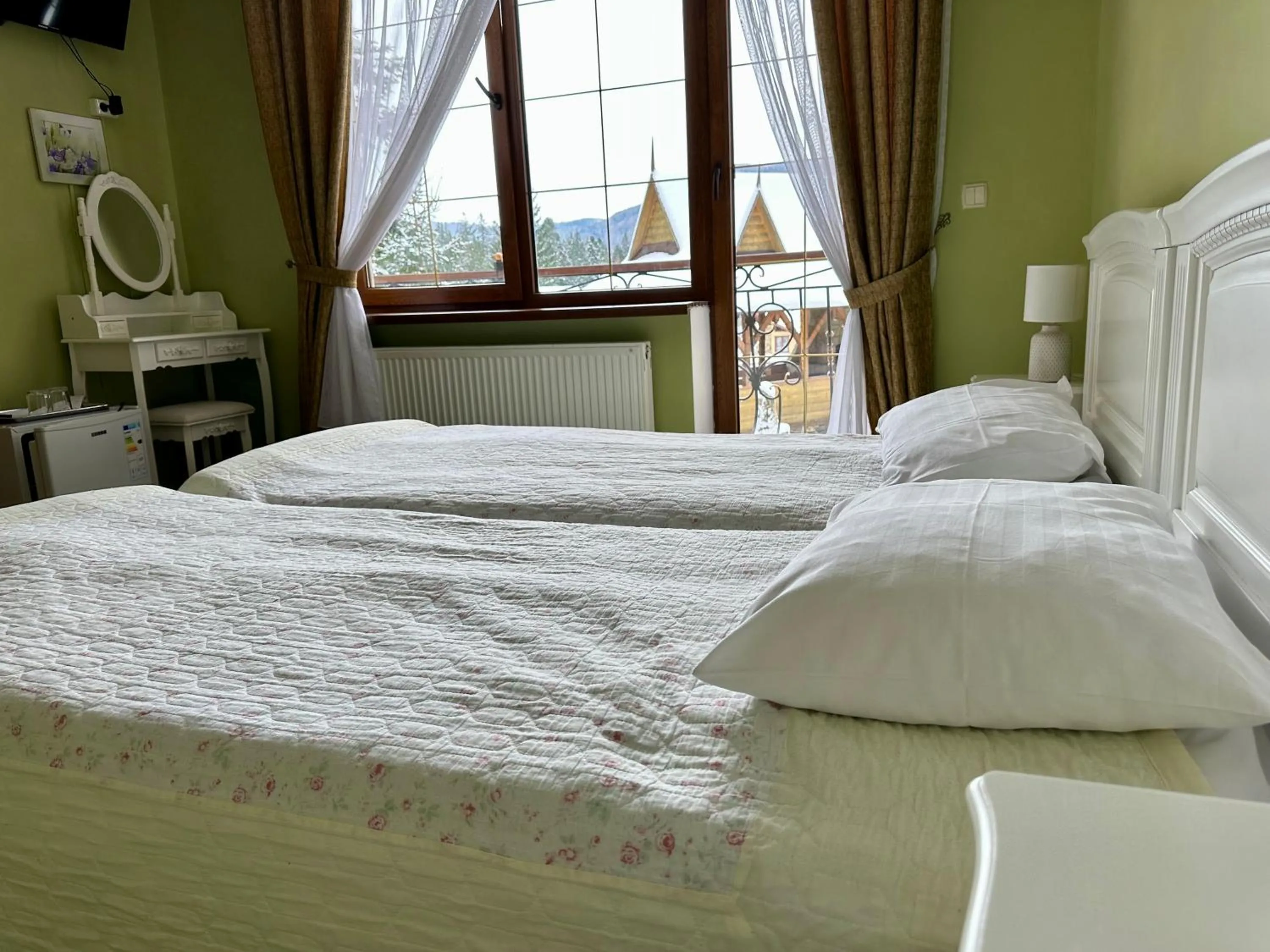 Bed in Hotel Dykyi Med