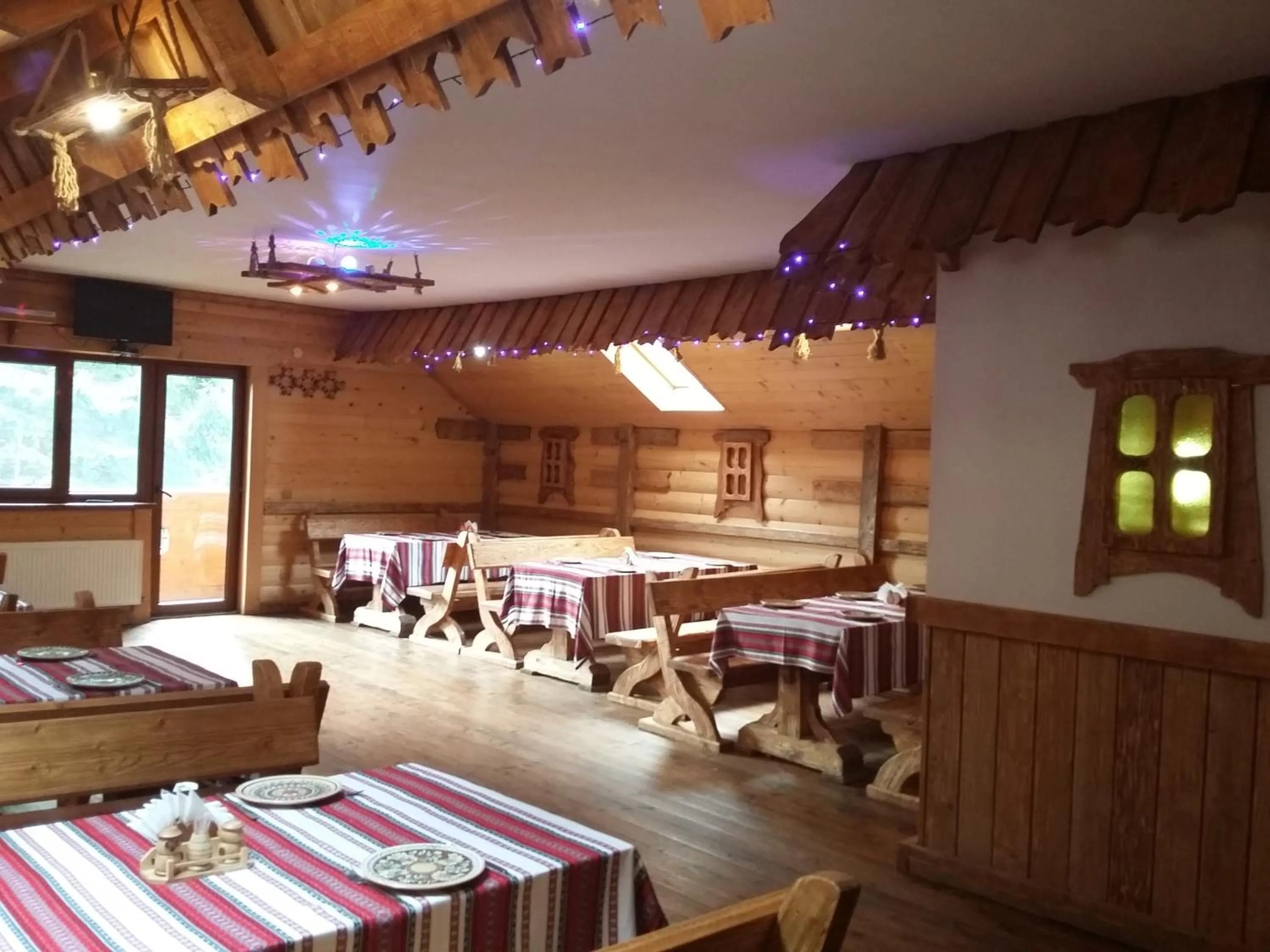Restaurant/places to eat in Hotel Dykyi Med