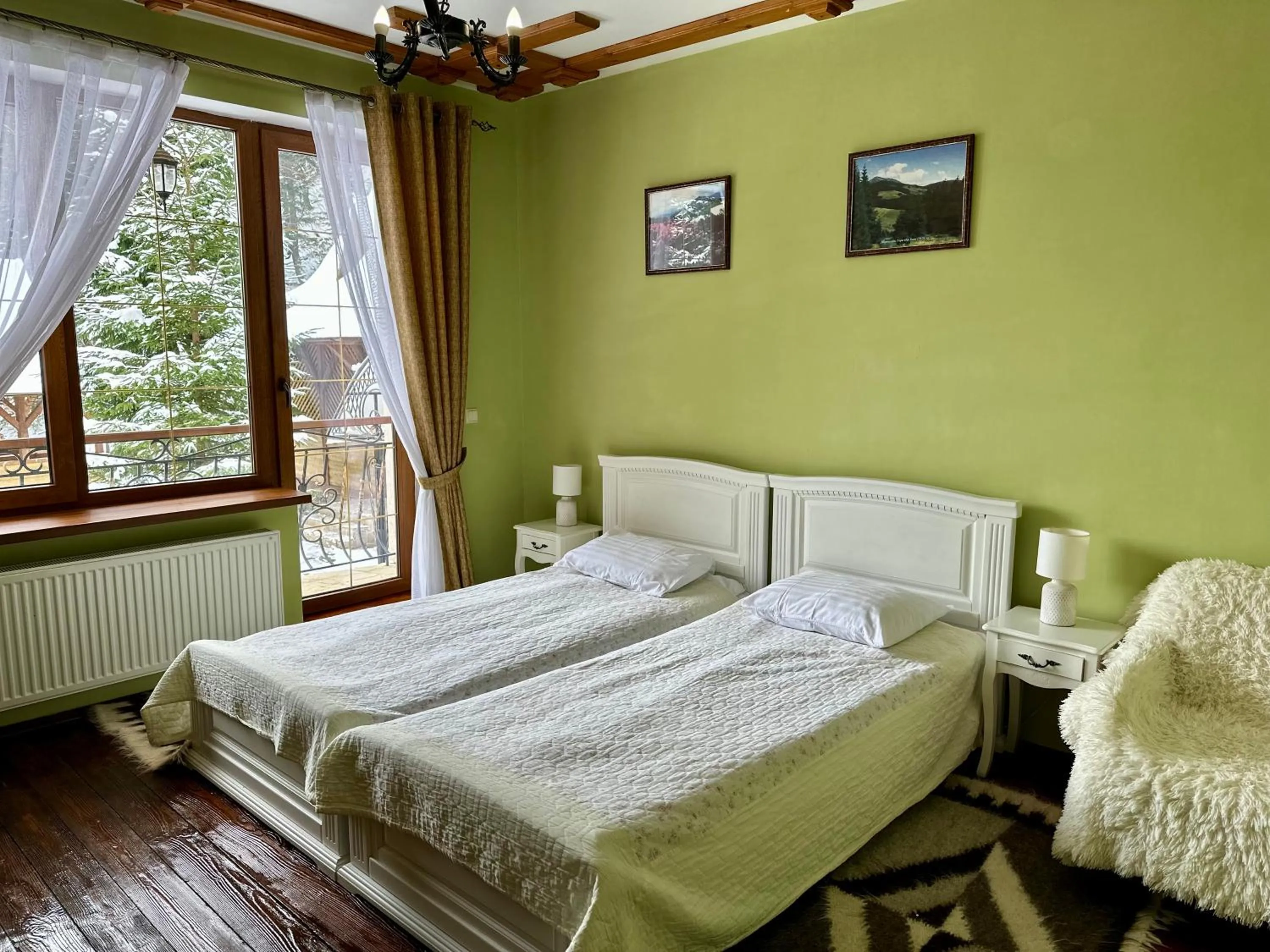 Bed in Hotel Dykyi Med