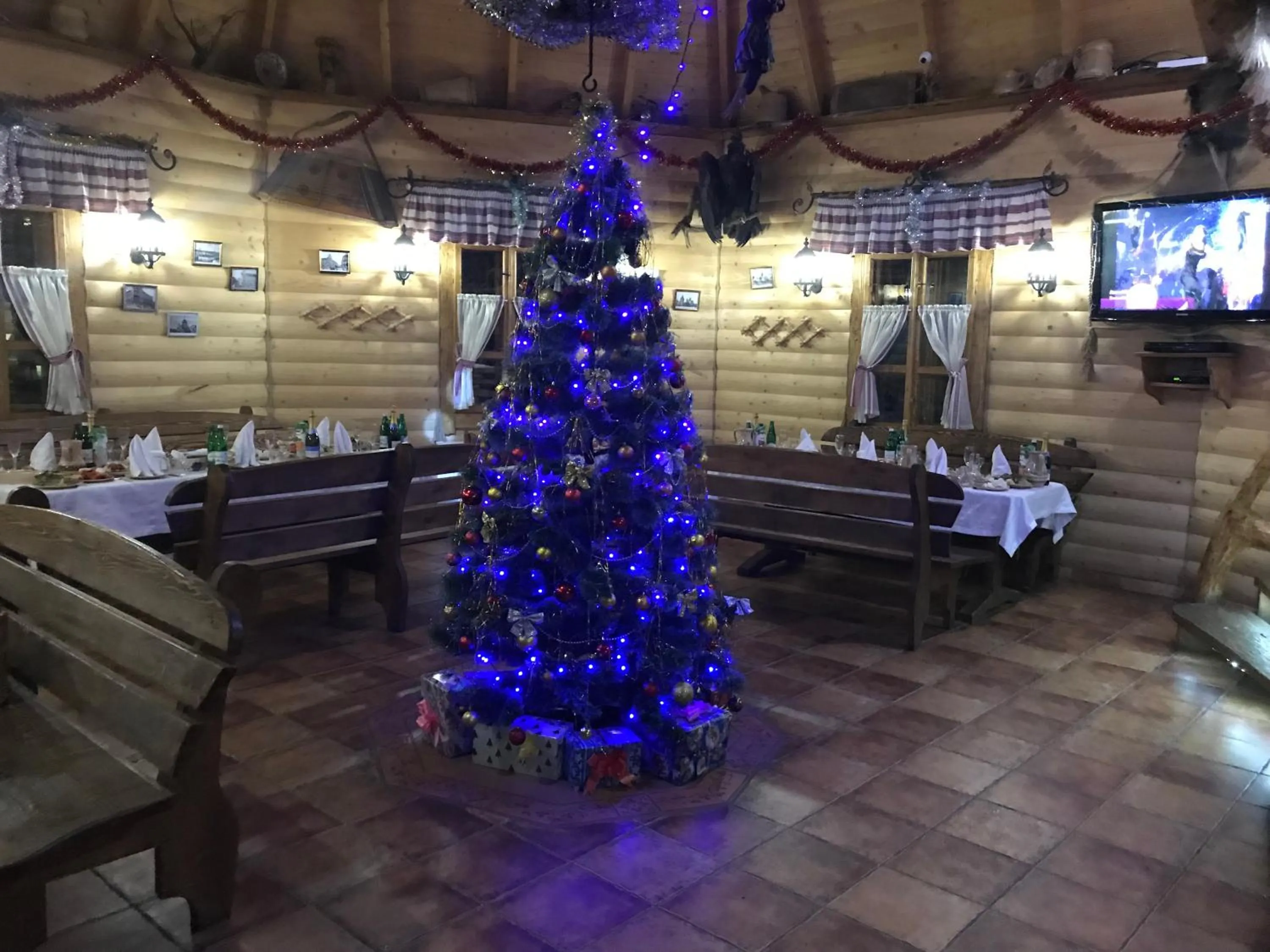 Restaurant/places to eat in Hotel Dykyi Med