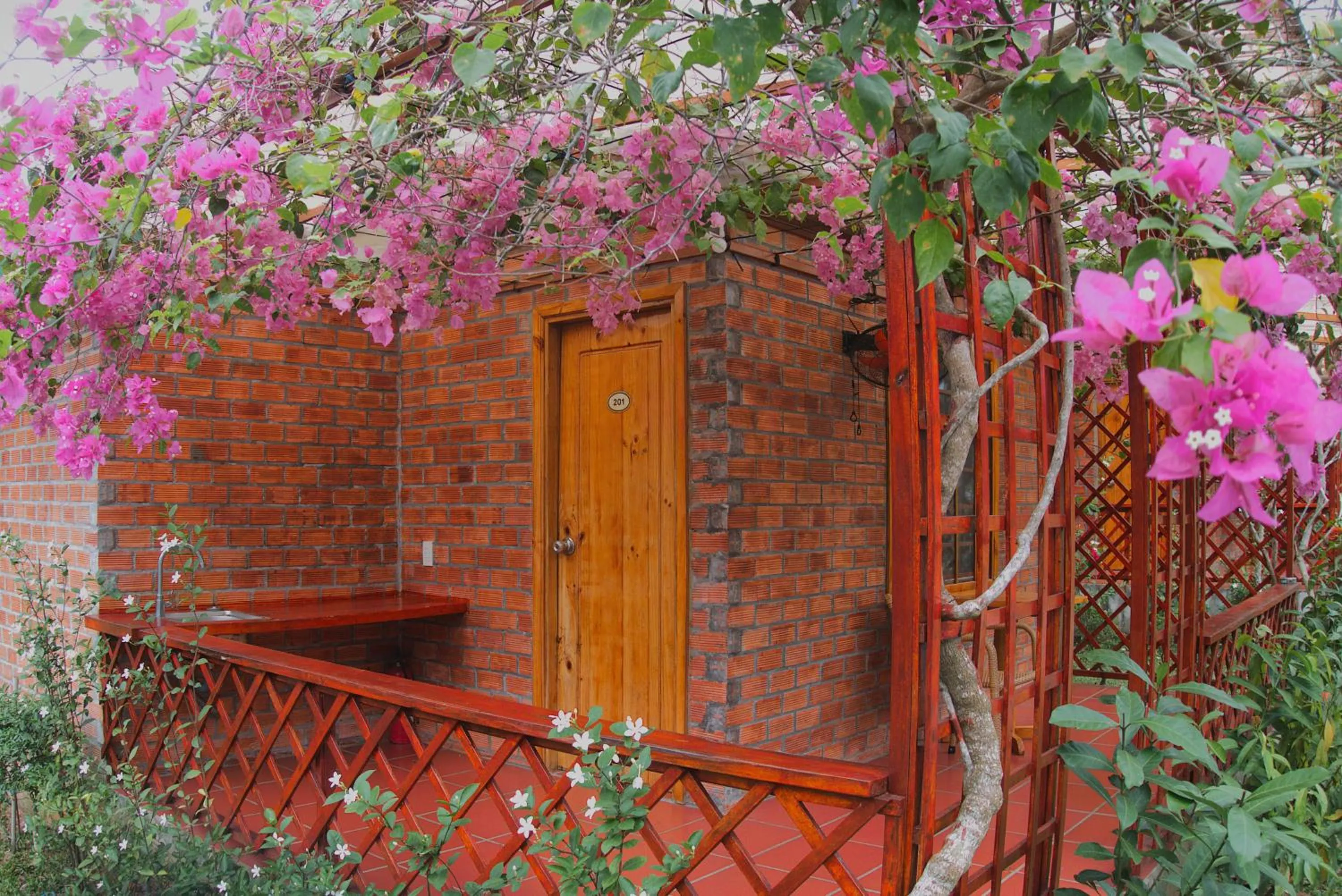 Property building in Phu Quoc Valley Sen Bungalow