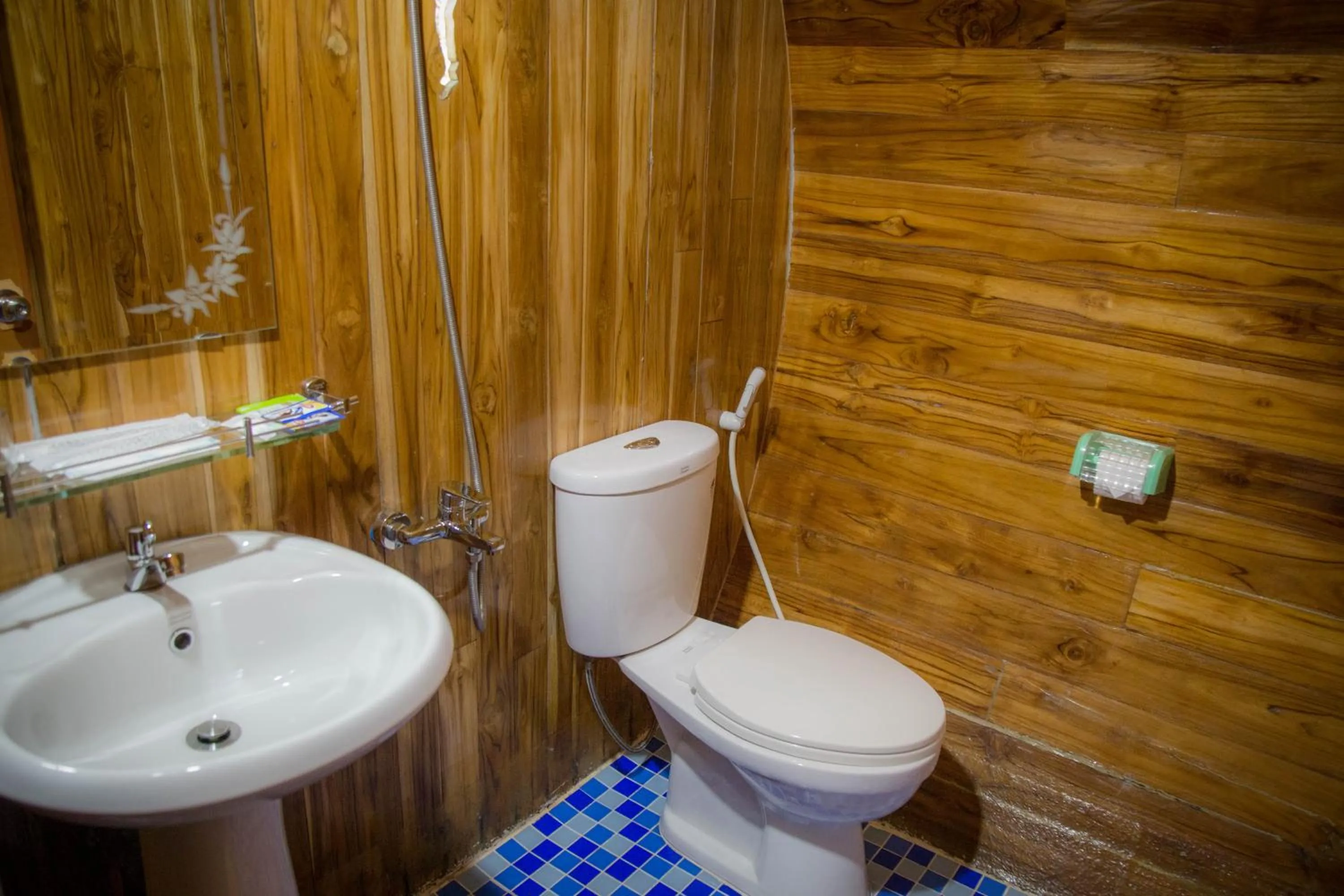 Toilet in Phu Quoc Valley Sen Bungalow