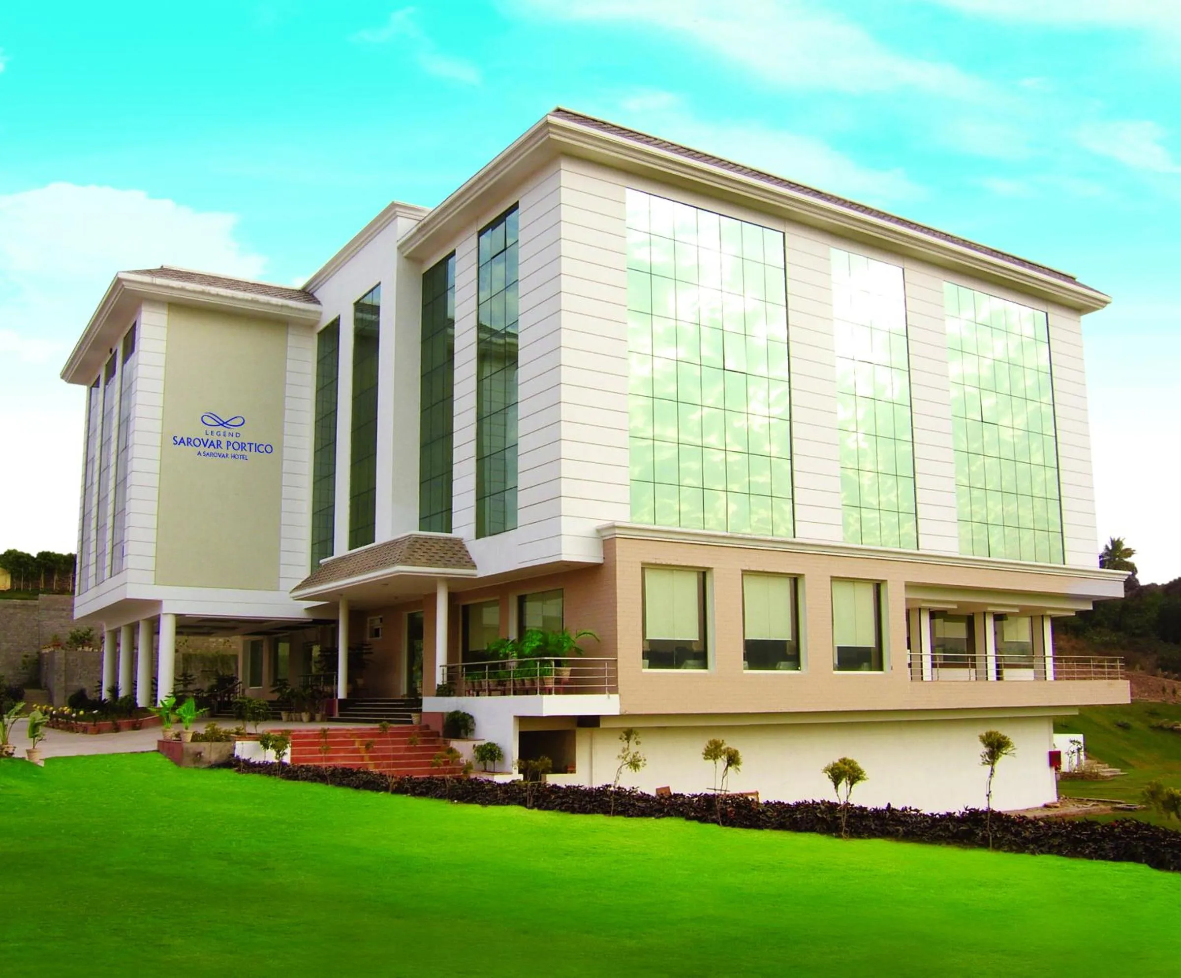 Facade/entrance in Legend Sarovar Portico