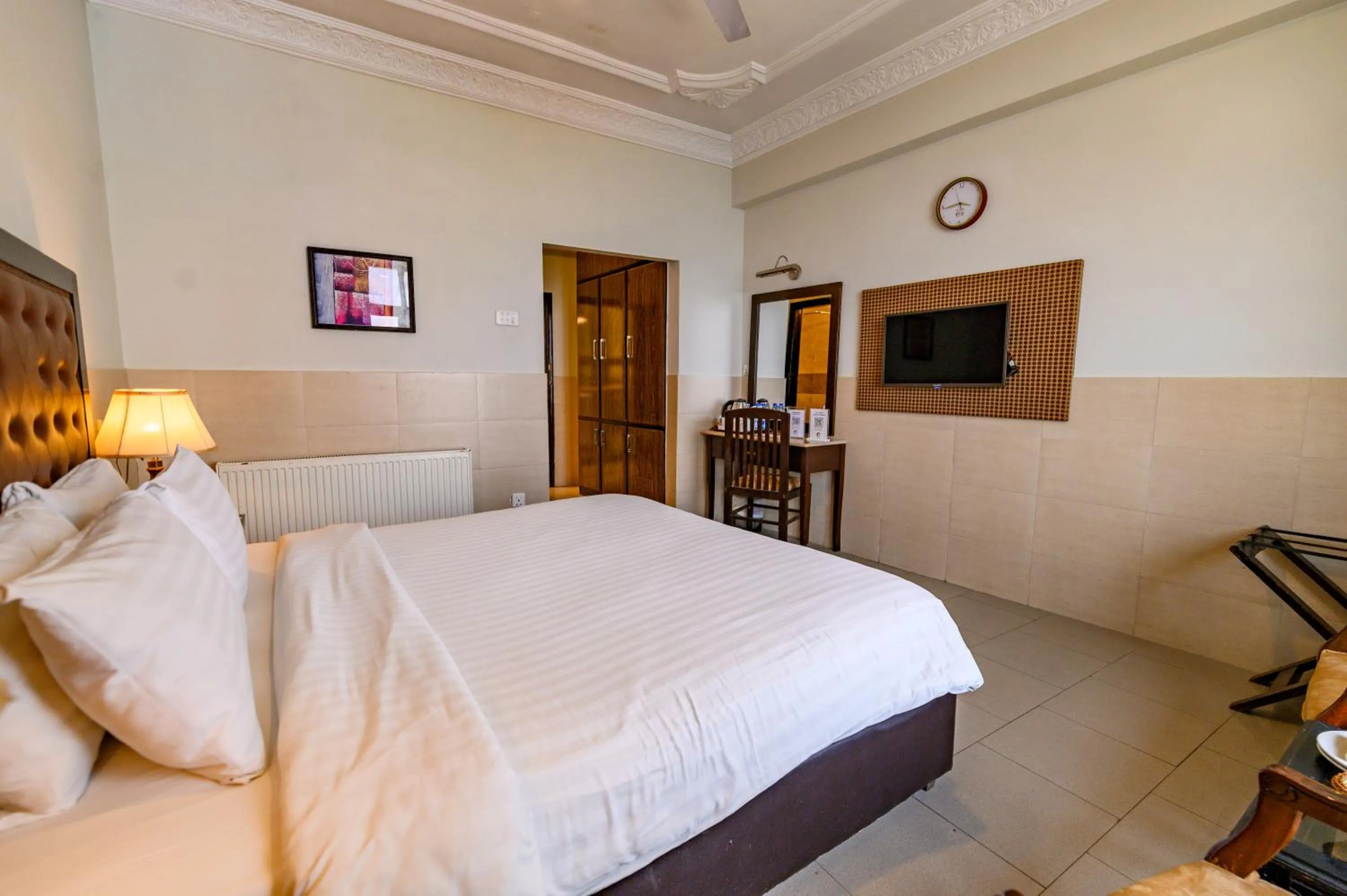 Bedroom, Bed in Hotel One Mall Road Murree