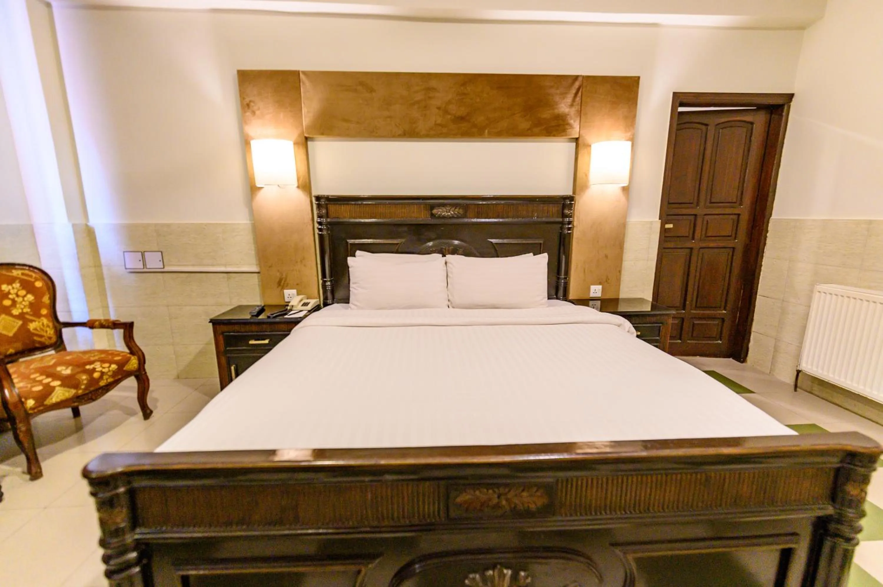 Bedroom, Bed in Hotel One Mall Road Murree