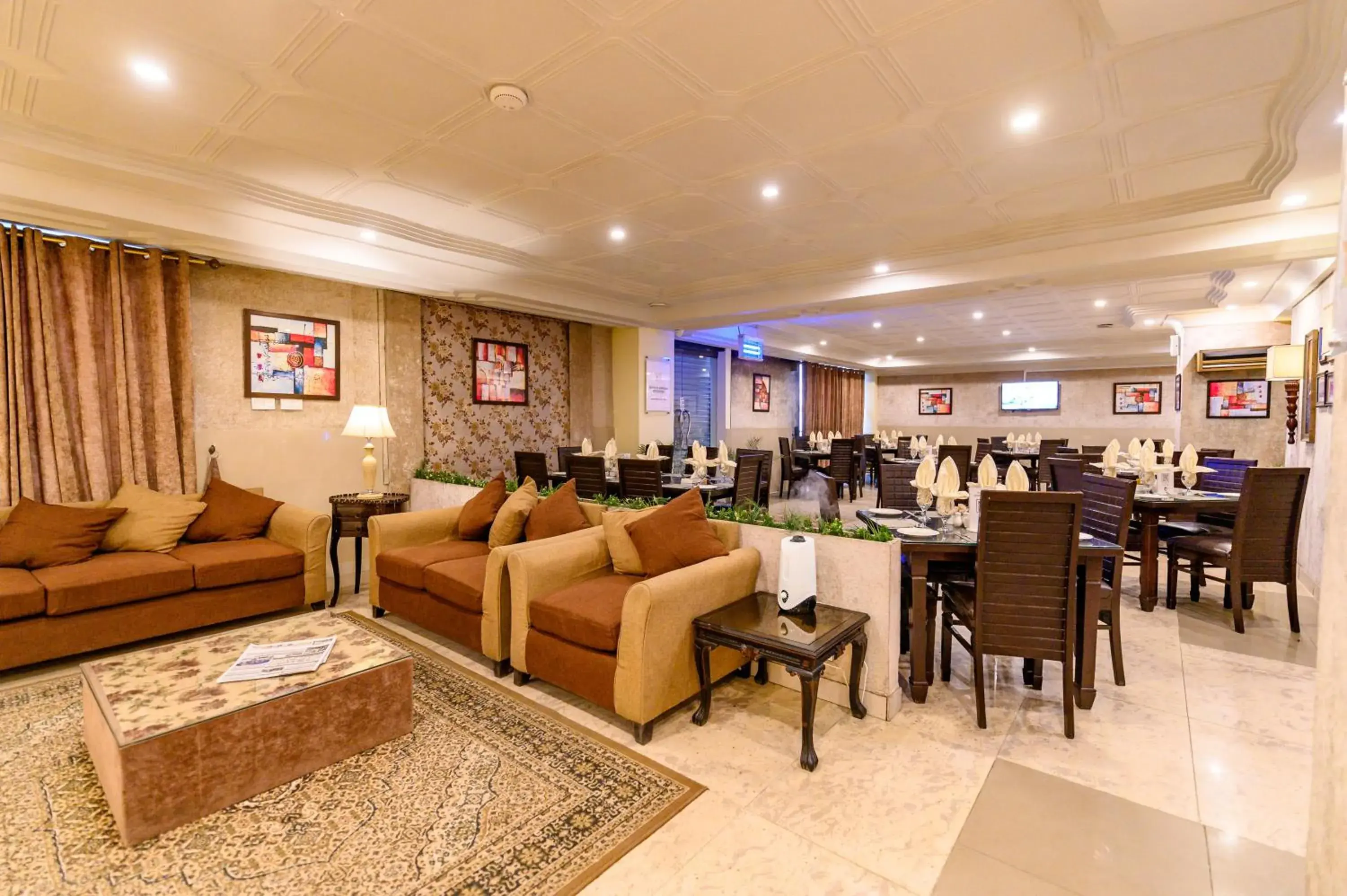 Restaurant/places to eat in Hotel One Mall Road Murree Restaurant/places to eat in Hotel One Mall Road Murree