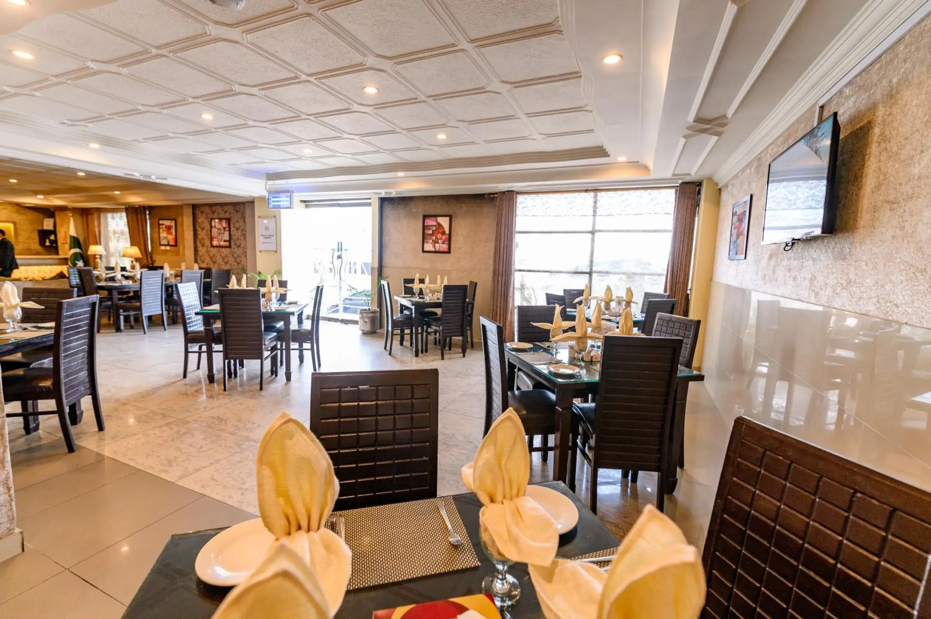 Restaurant/places to eat in Hotel One Mall Road Murree Restaurant/places to eat in Hotel One Mall Road Murree