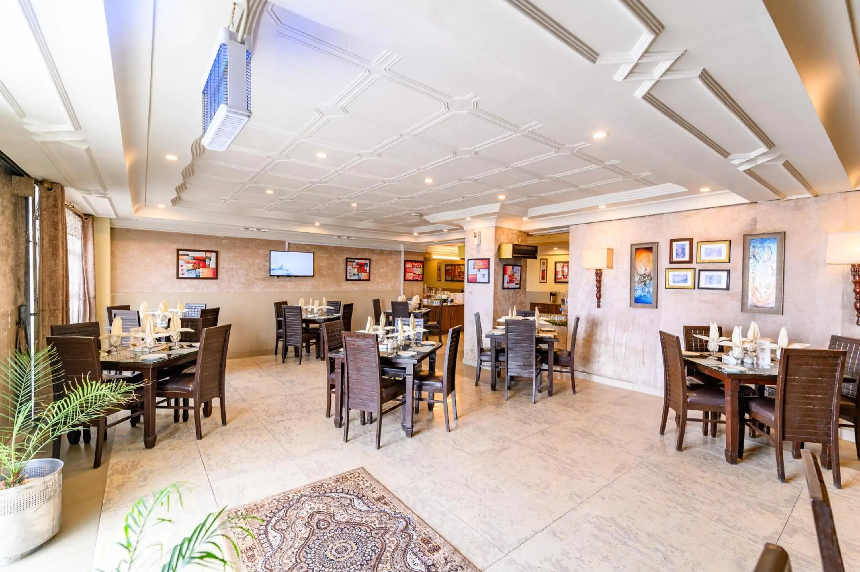 Restaurant/places to eat in Hotel One Mall Road Murree Restaurant/places to eat in Hotel One Mall Road Murree