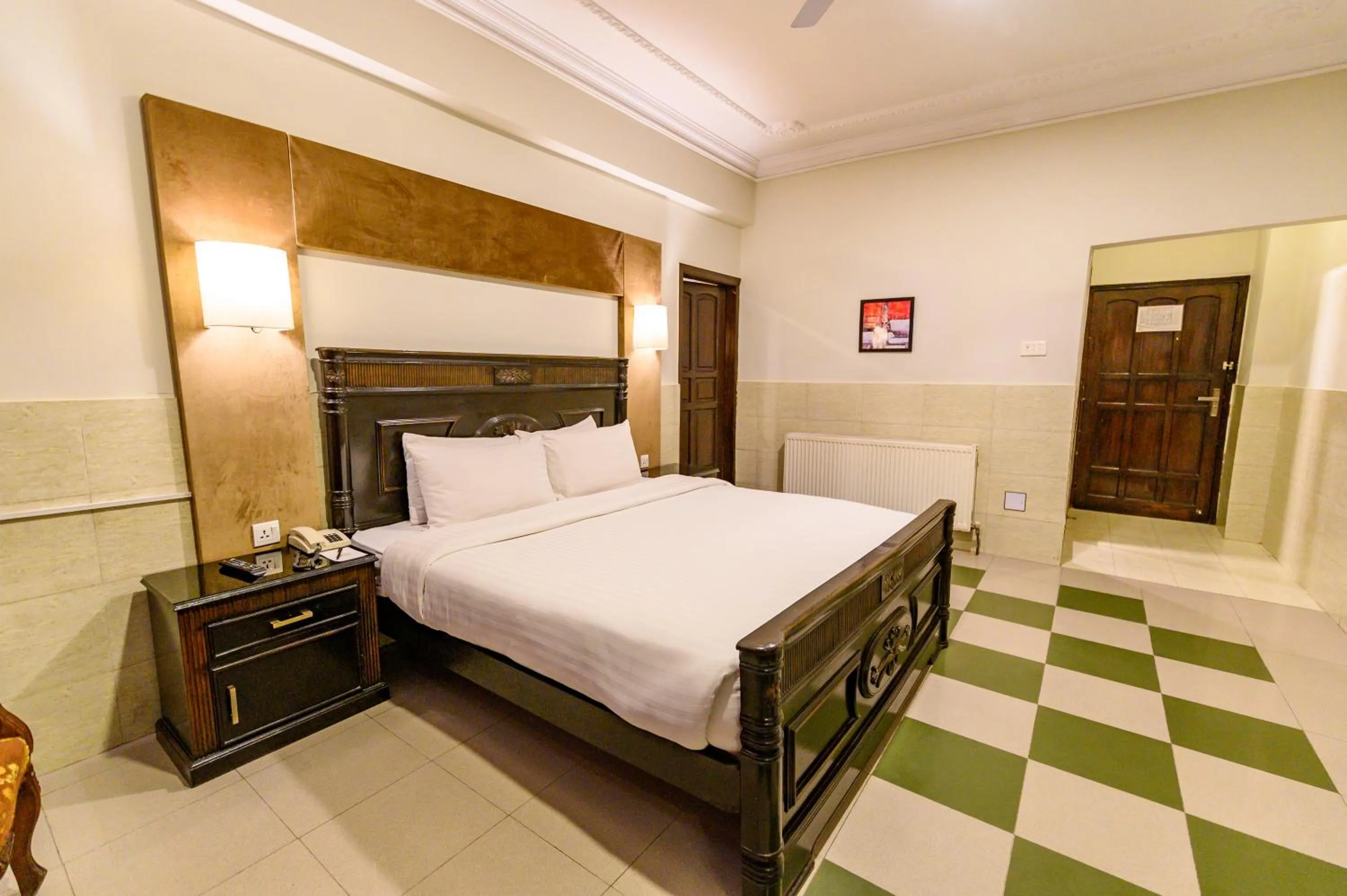 Bedroom, Bed in Hotel One Mall Road Murree