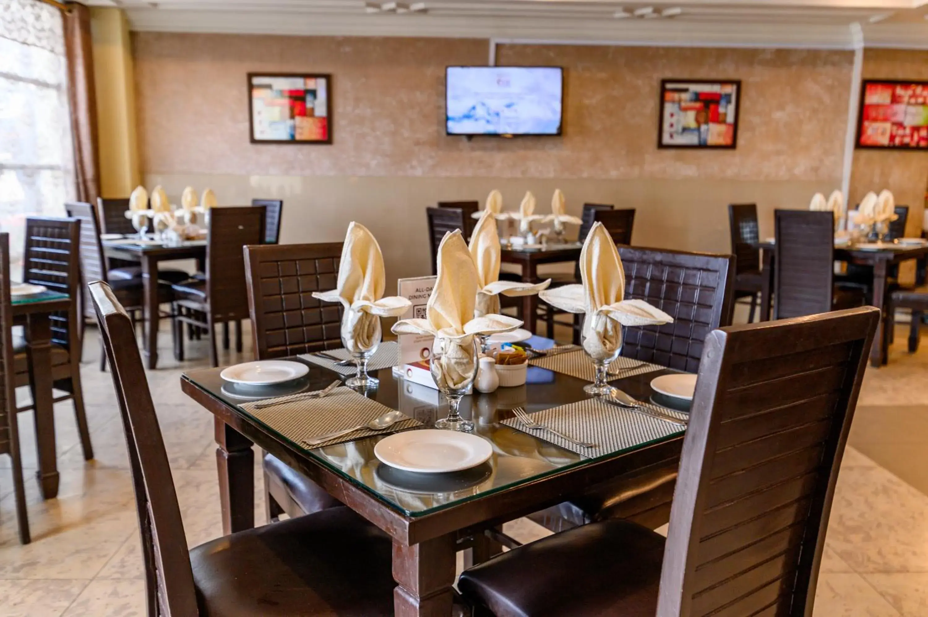 Restaurant/places to eat in Hotel One Mall Road Murree Restaurant/places to eat in Hotel One Mall Road Murree