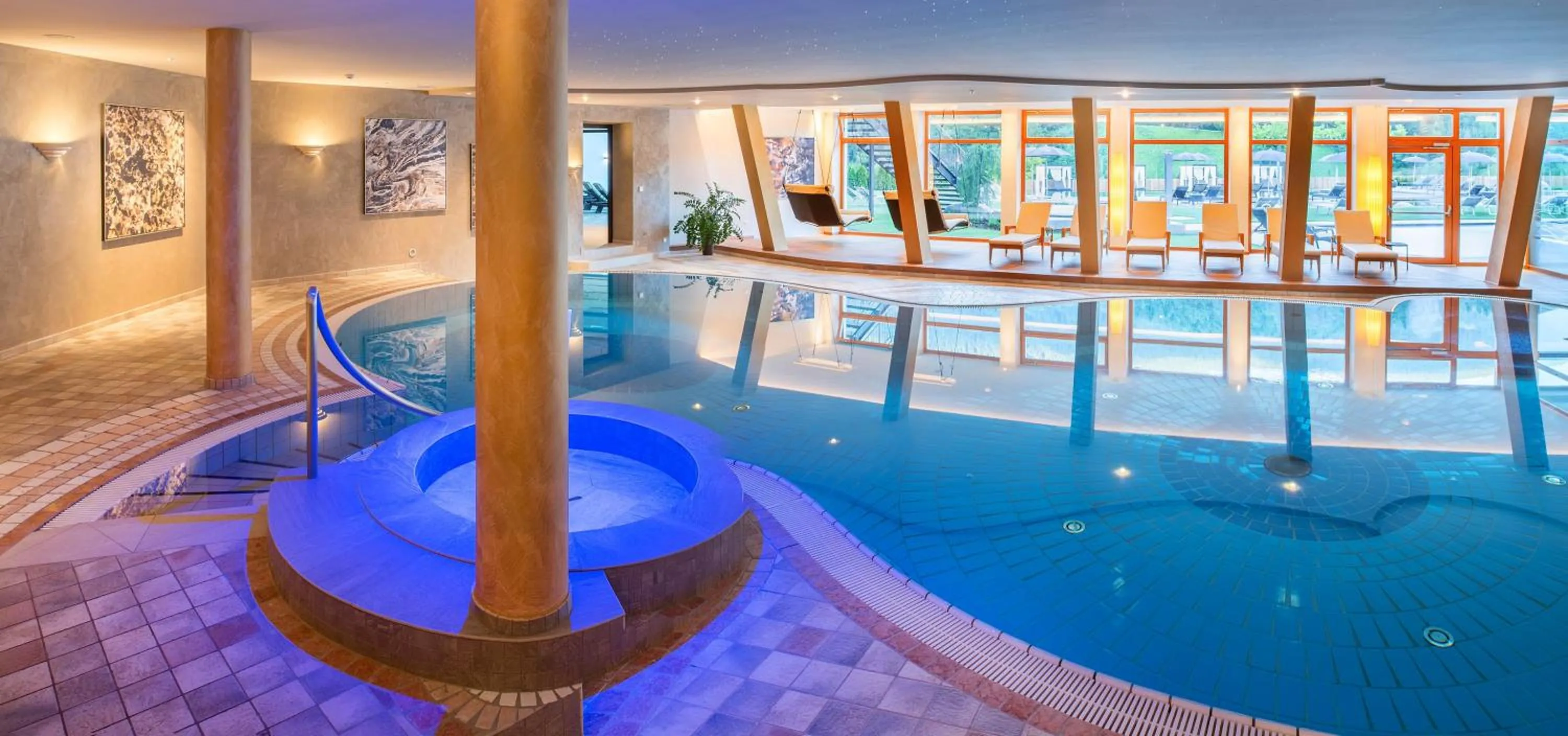 Swimming pool in Hotel Kronblick