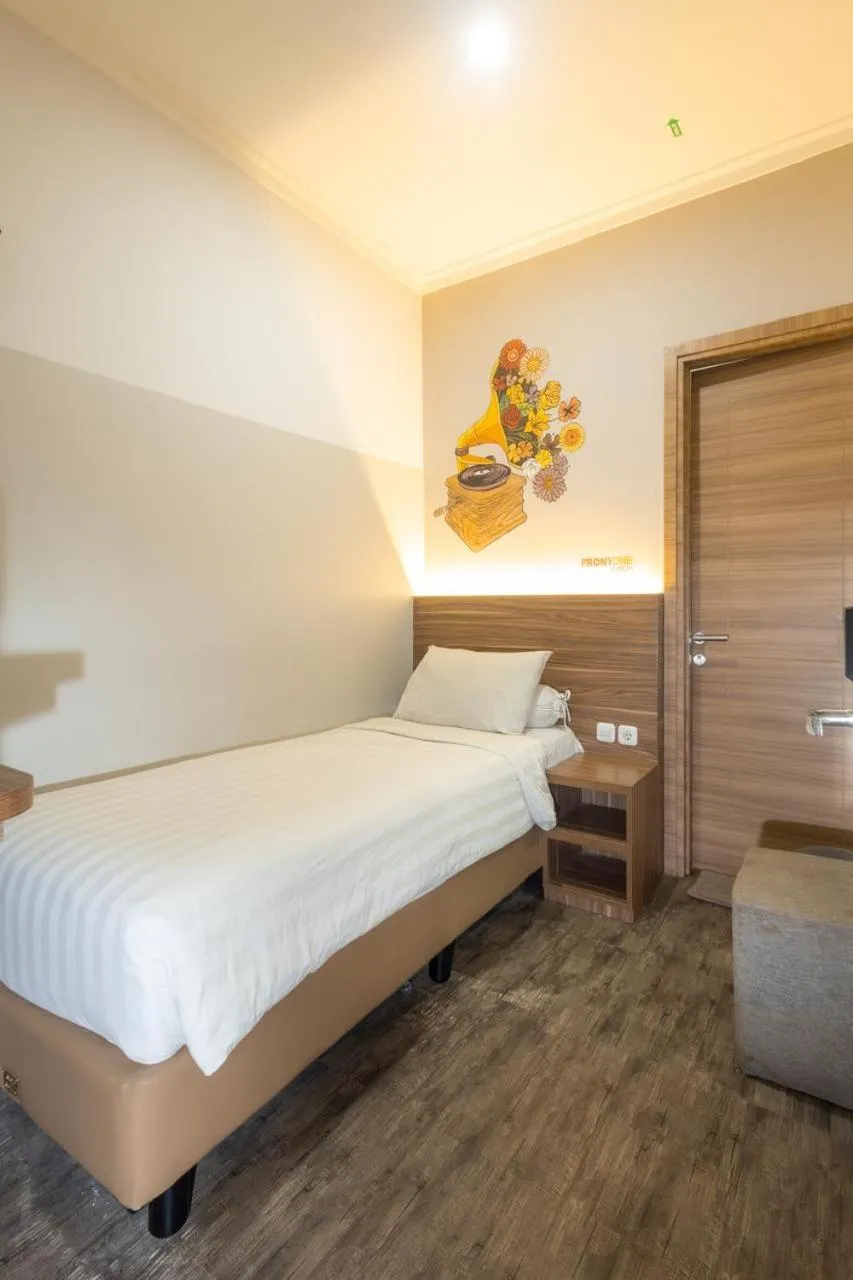 Bed in Front One Budget Malioboro Jogja