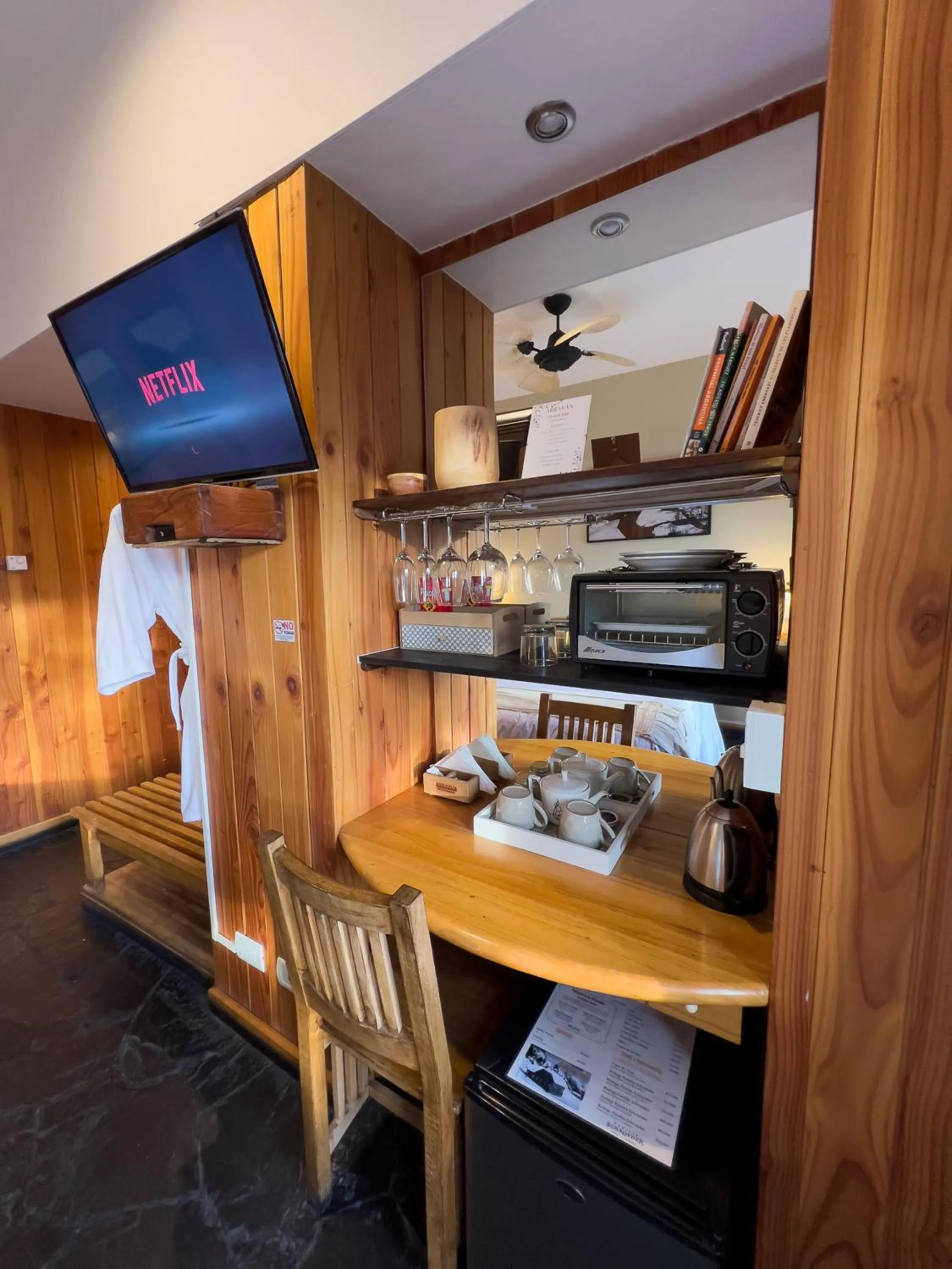 TV and multimedia in Arrayan Lake View Mountain Lodge & Casa De Te Arrayan