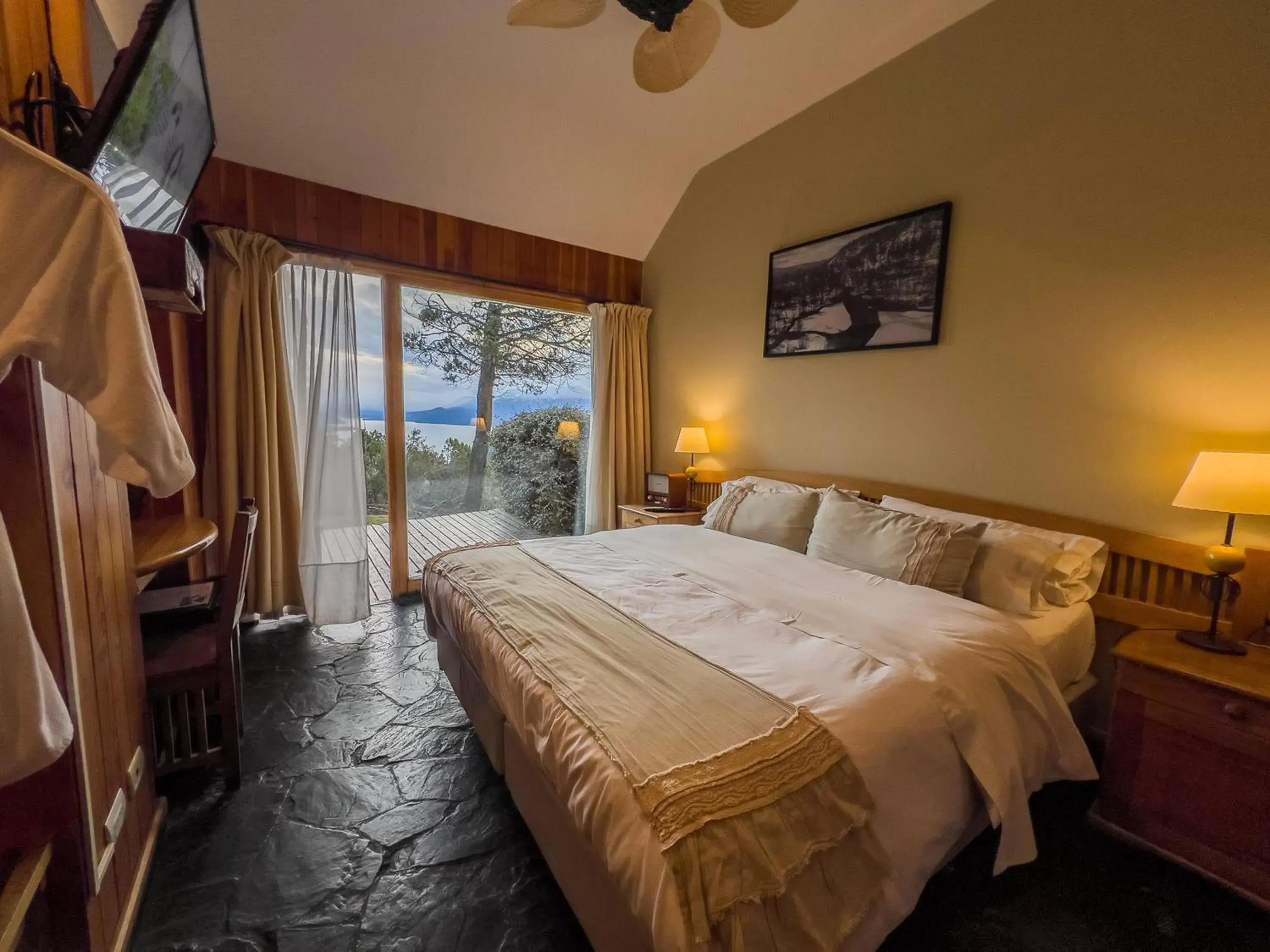 Double or Twin Room in Arrayan Lake View Mountain Lodge & Casa De Te Arrayan Double or Twin Room in Arrayan Lake View Mountain Lodge & Casa De Te Arrayan