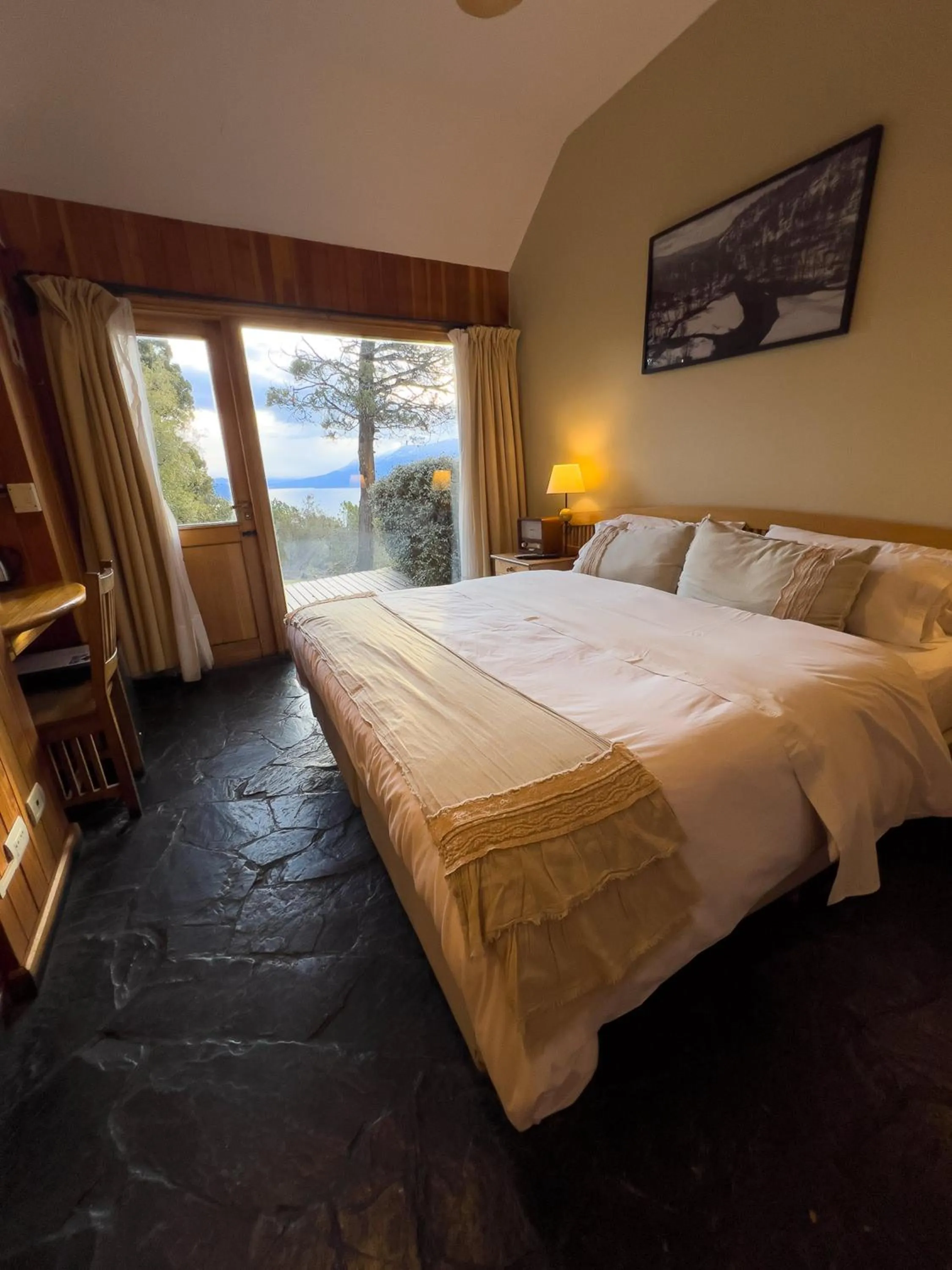 Bed in Arrayan Lake View Mountain Lodge & Casa De Te Arrayan