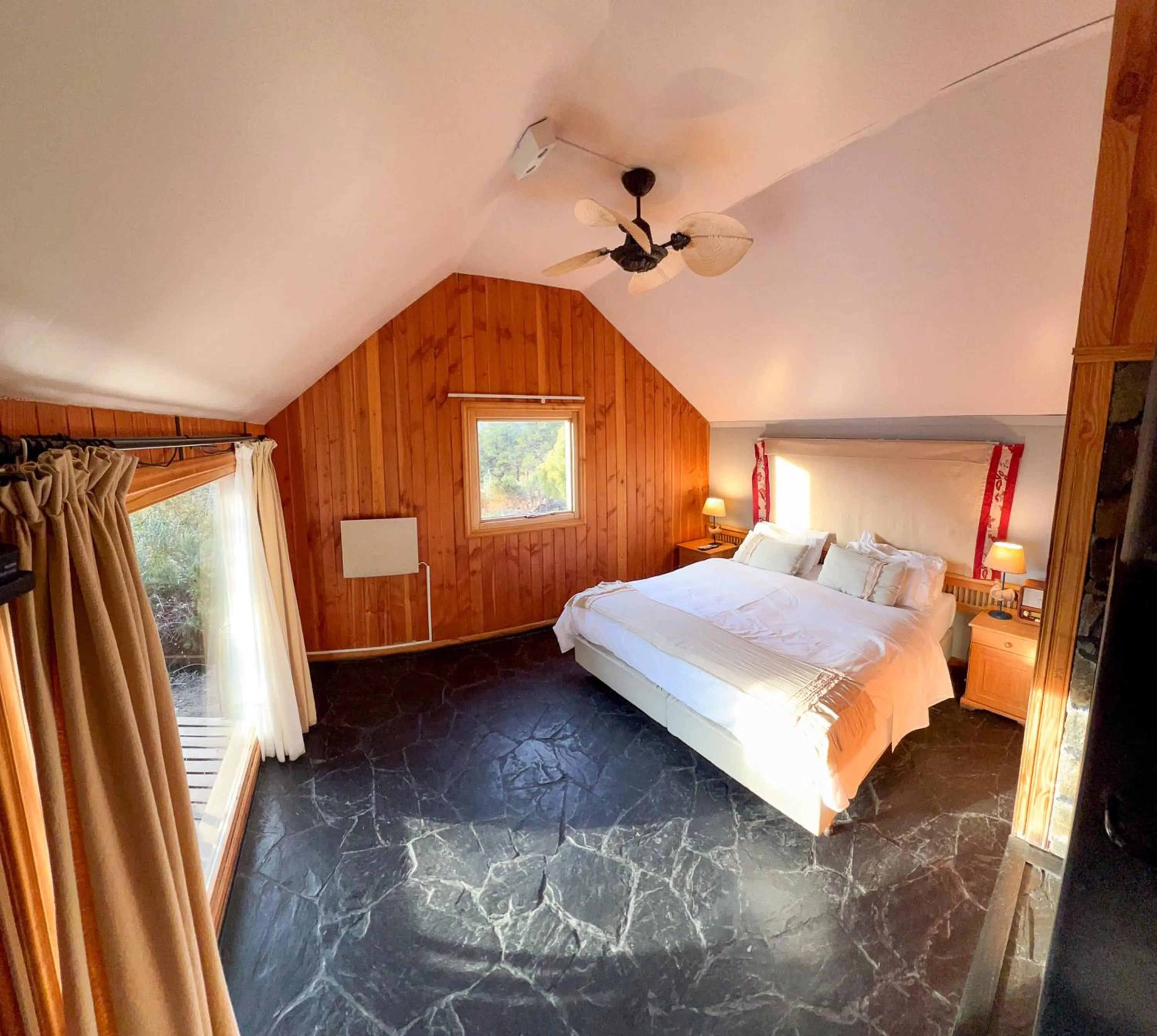 Bed in Arrayan Lake View Mountain Lodge & Casa De Te Arrayan