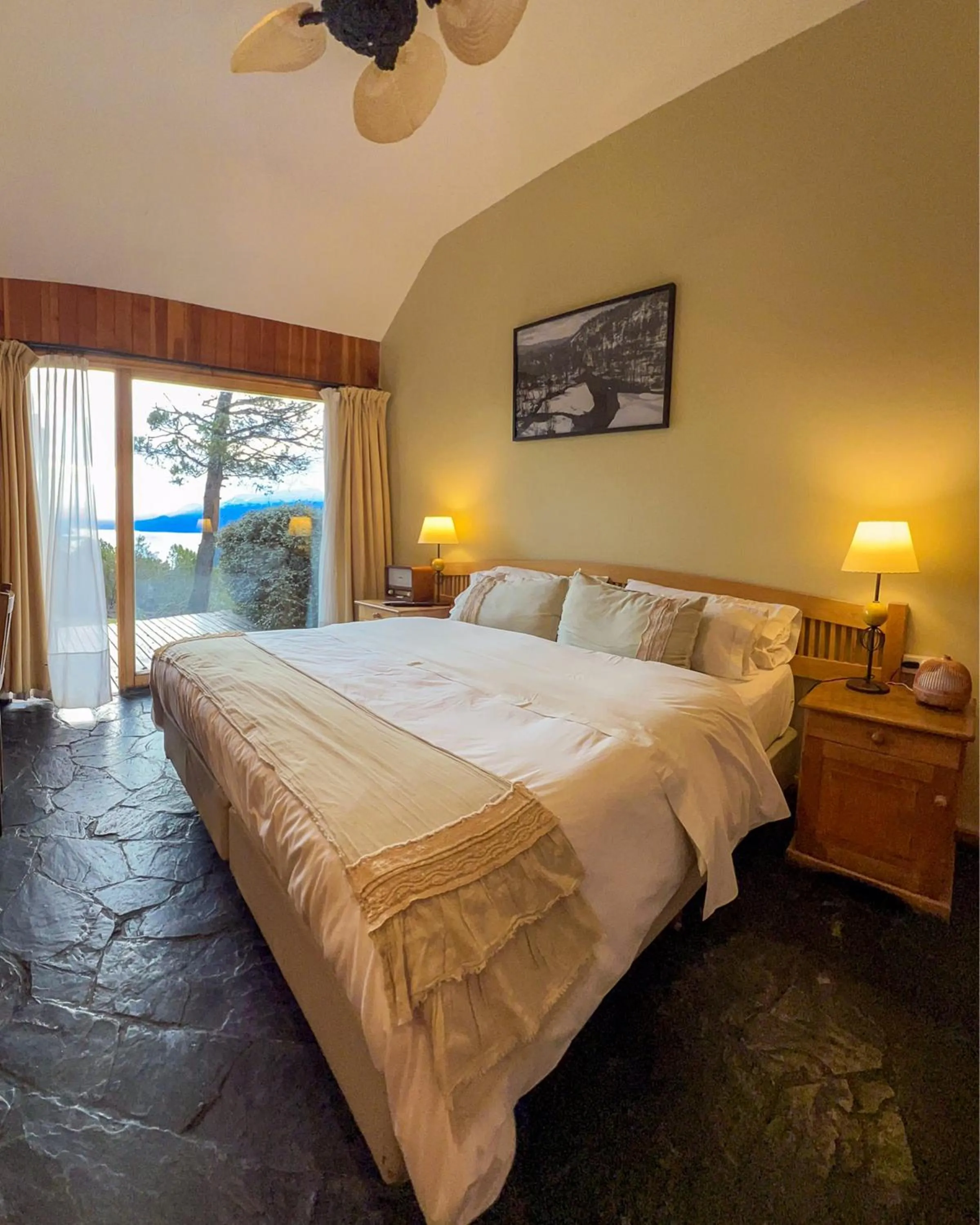 Bed in Arrayan Lake View Mountain Lodge & Casa De Te Arrayan