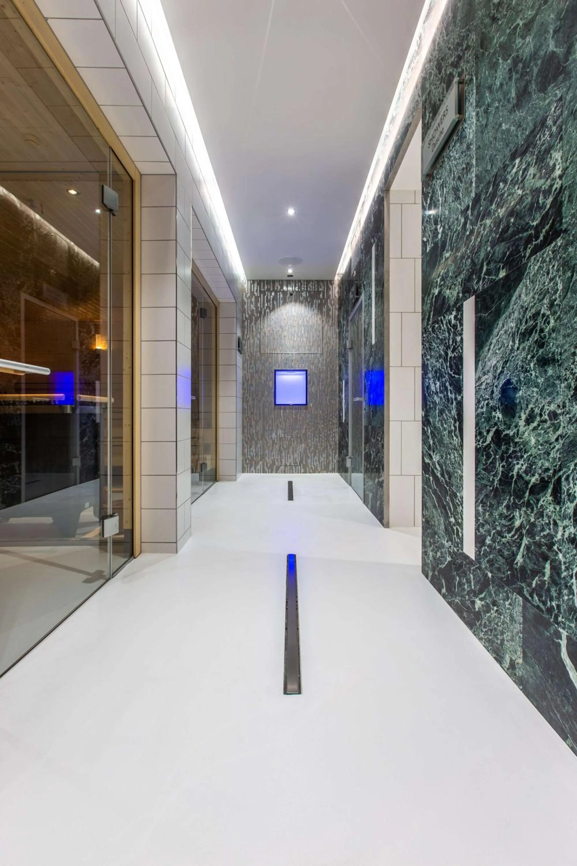 Spa and wellness centre/facilities in Radisson Blu Hotel Reussen, Andermatt