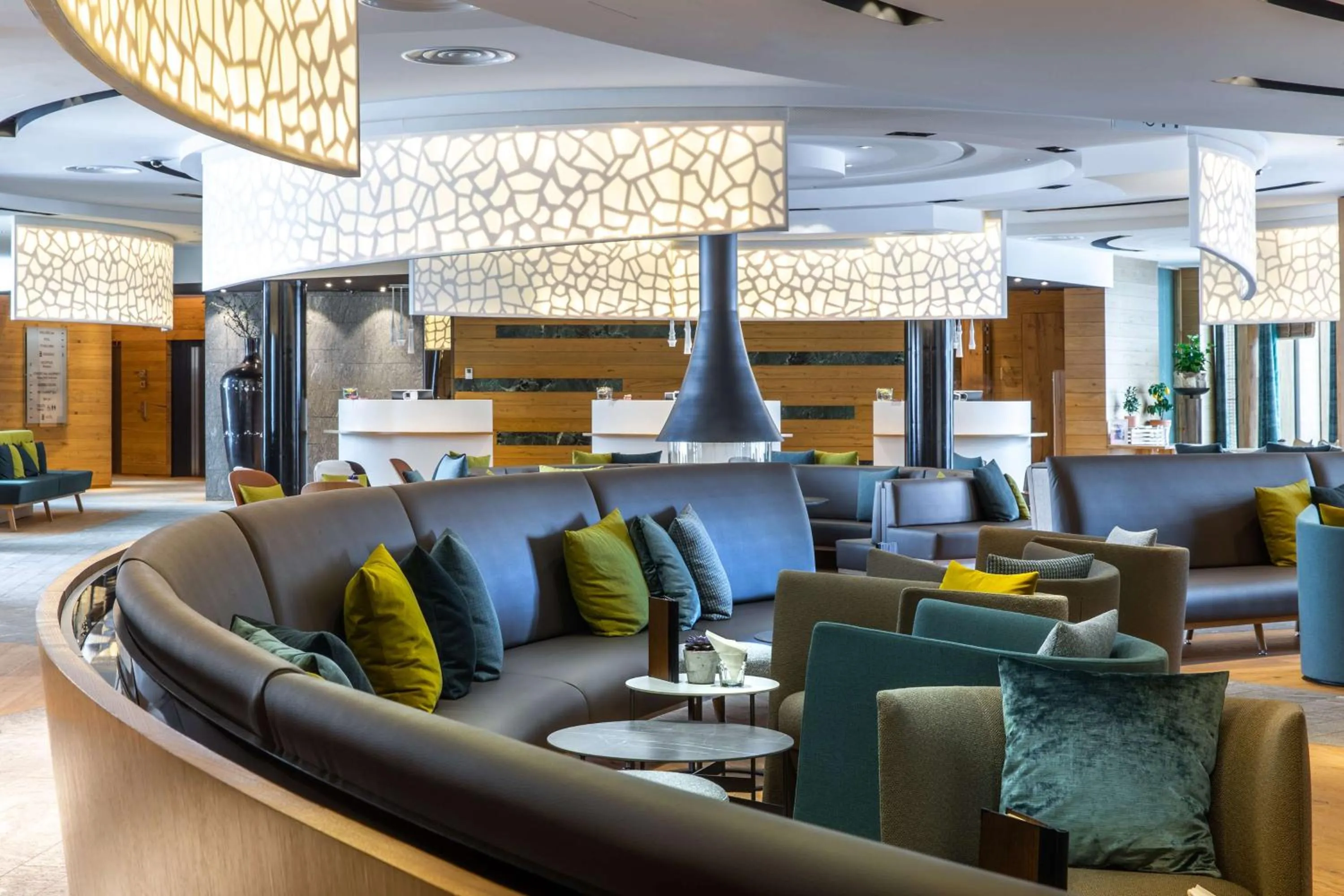 Lounge or bar in Radisson Blu Hotel Reussen, Andermatt