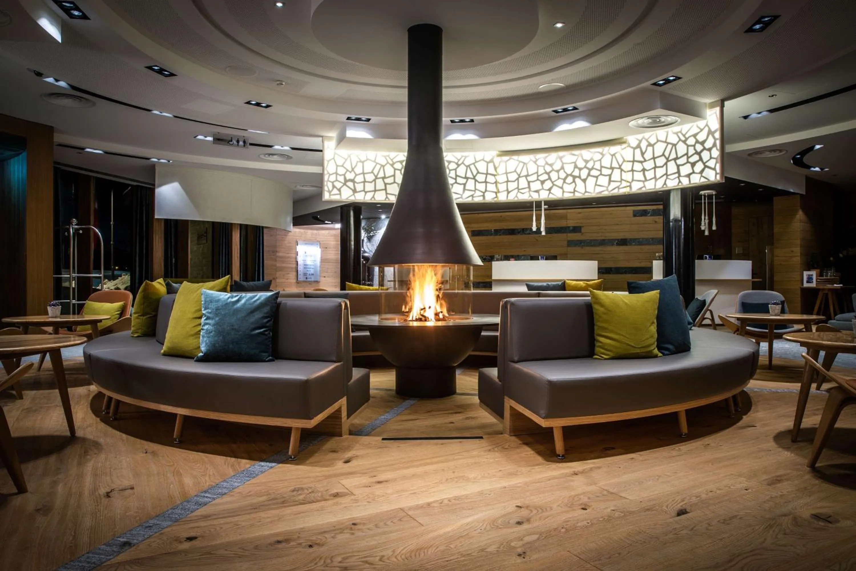 Lounge or bar in Radisson Blu Hotel Reussen, Andermatt
