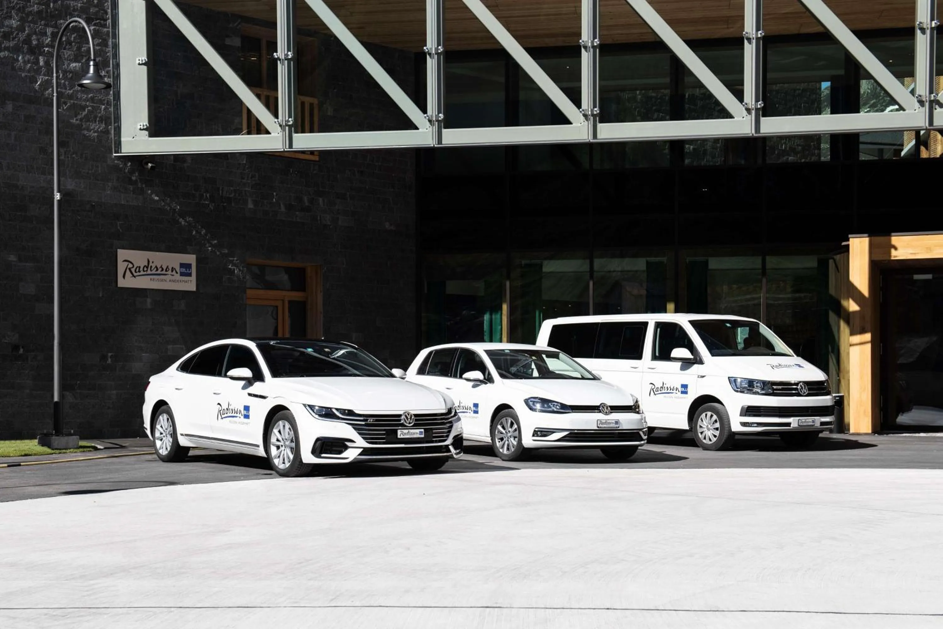 Facade/entrance in Radisson Blu Hotel Reussen, Andermatt