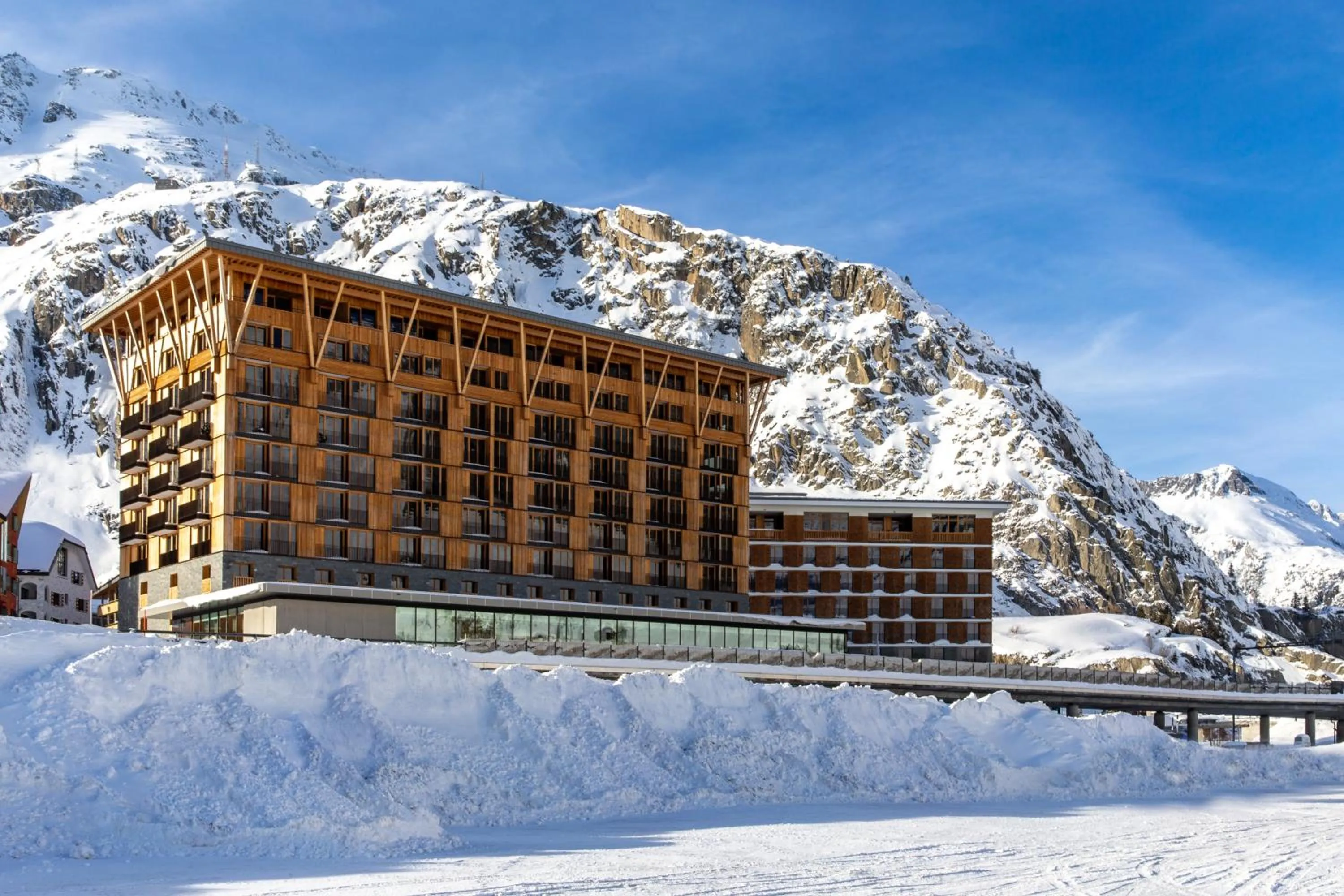 Facade/entrance in Radisson Blu Hotel Reussen, Andermatt