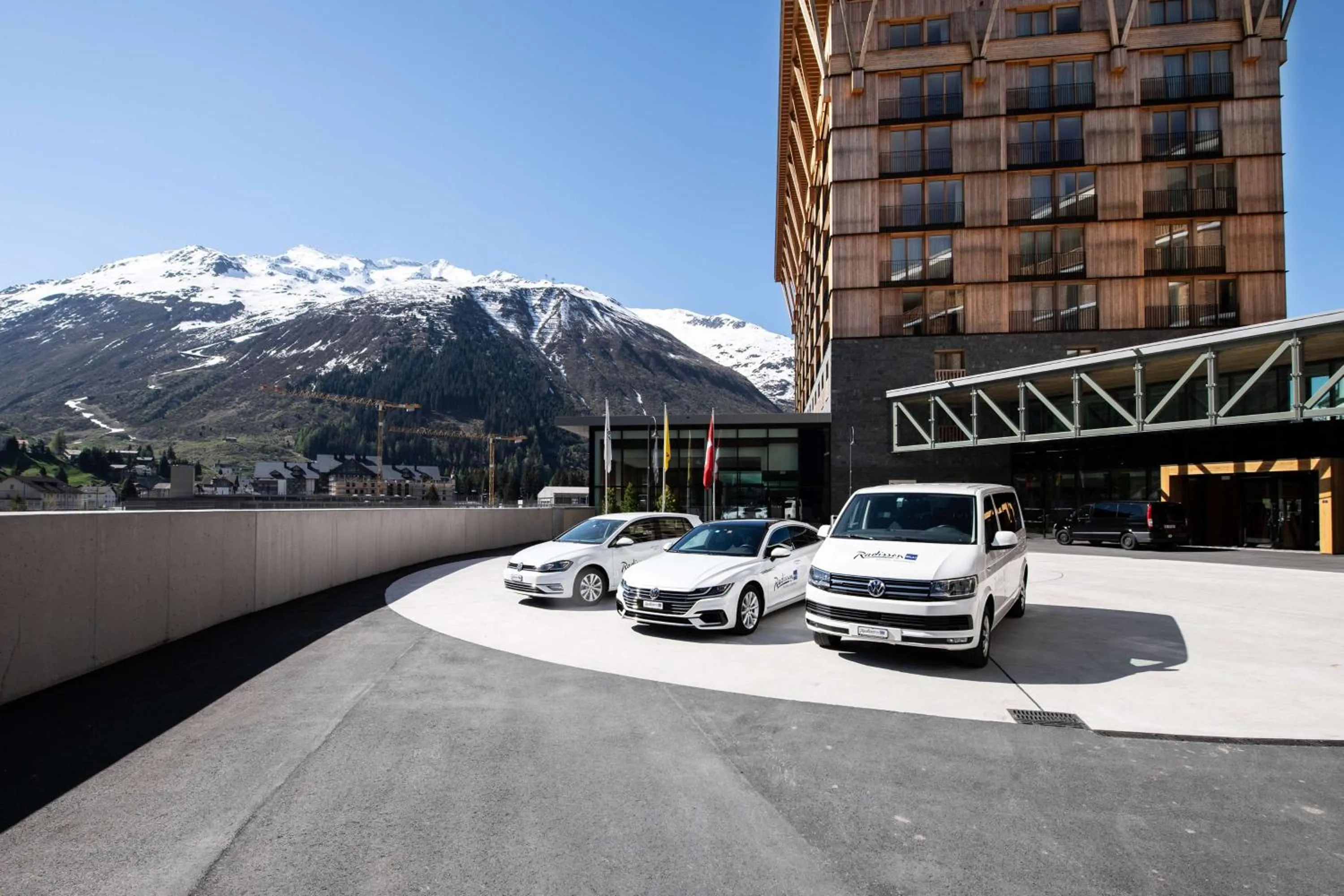 Facade/entrance in Radisson Blu Hotel Reussen, Andermatt