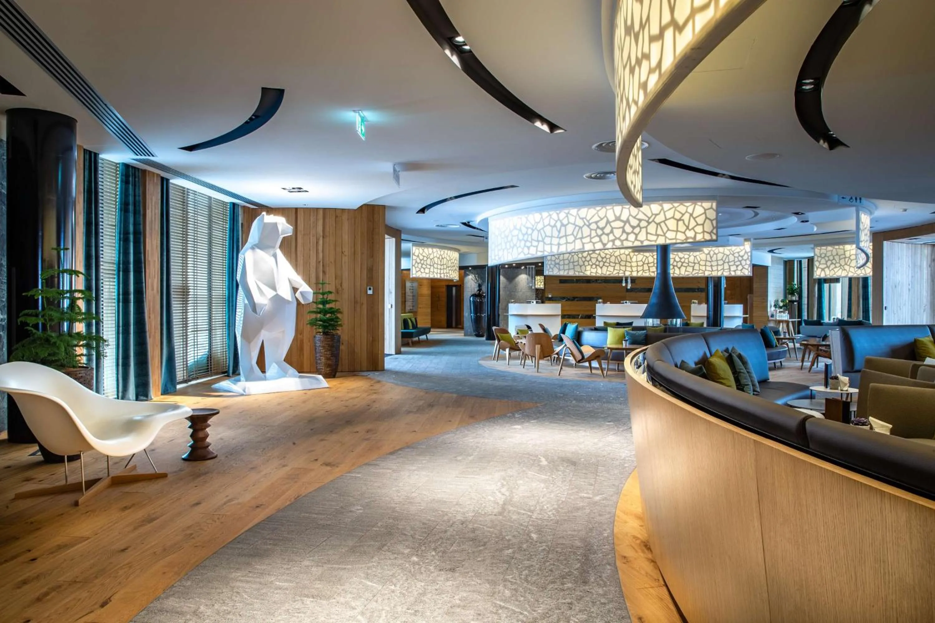 Lounge or bar in Radisson Blu Hotel Reussen, Andermatt
