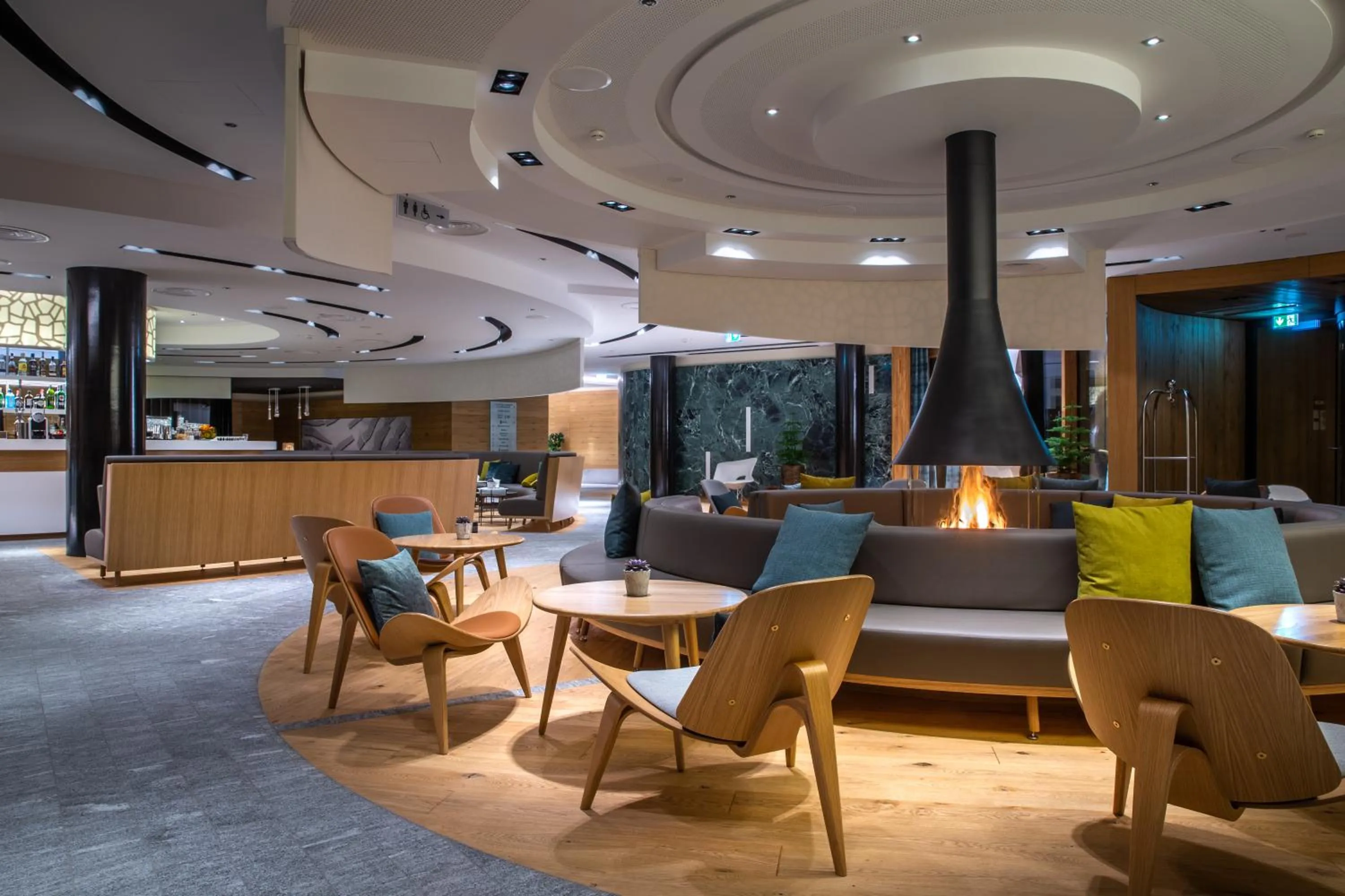 Lounge or bar in Radisson Blu Hotel Reussen, Andermatt