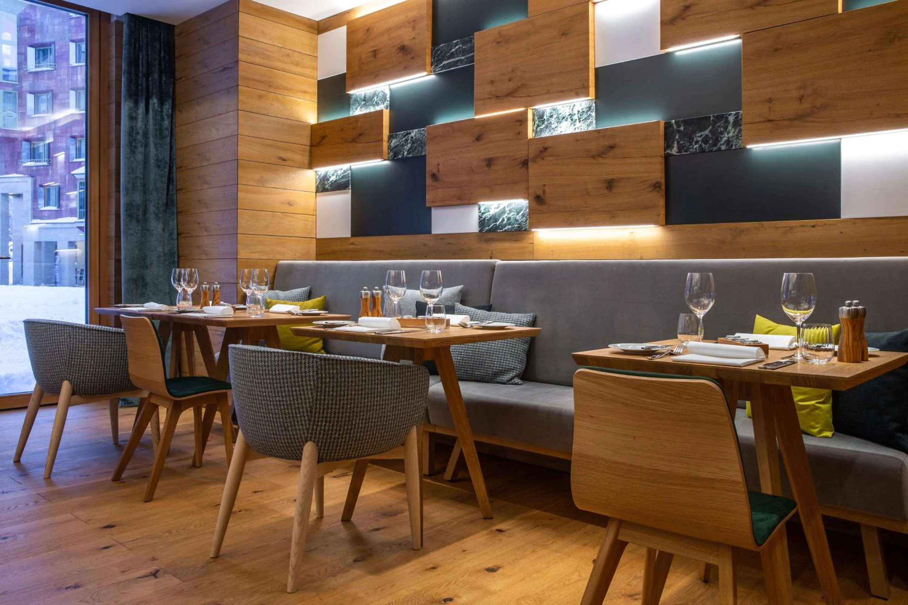 Restaurant/places to eat in Radisson Blu Hotel Reussen, Andermatt