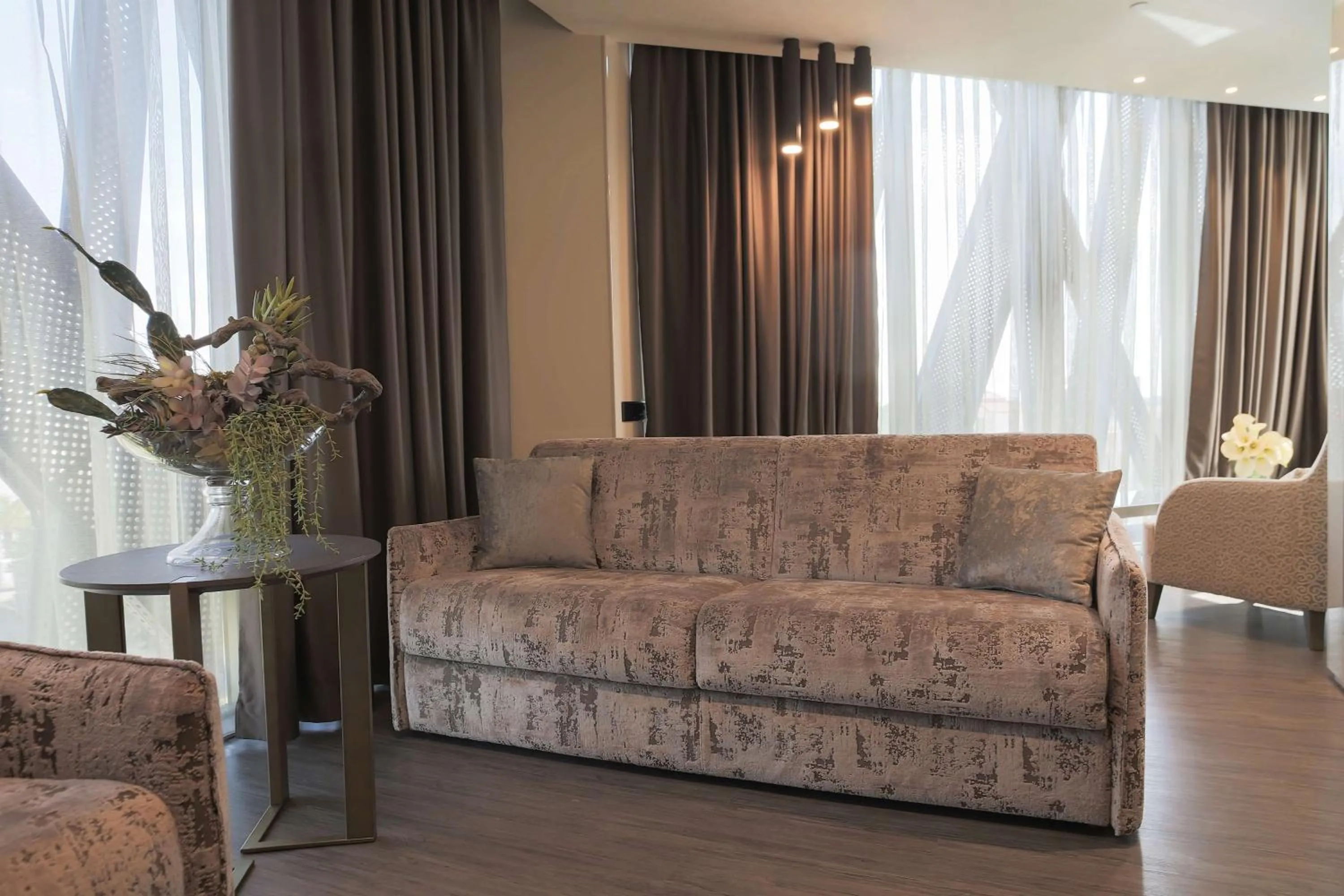 Photo of the whole room, Seating Area in Radisson BLU Hotel Algiers Hydra