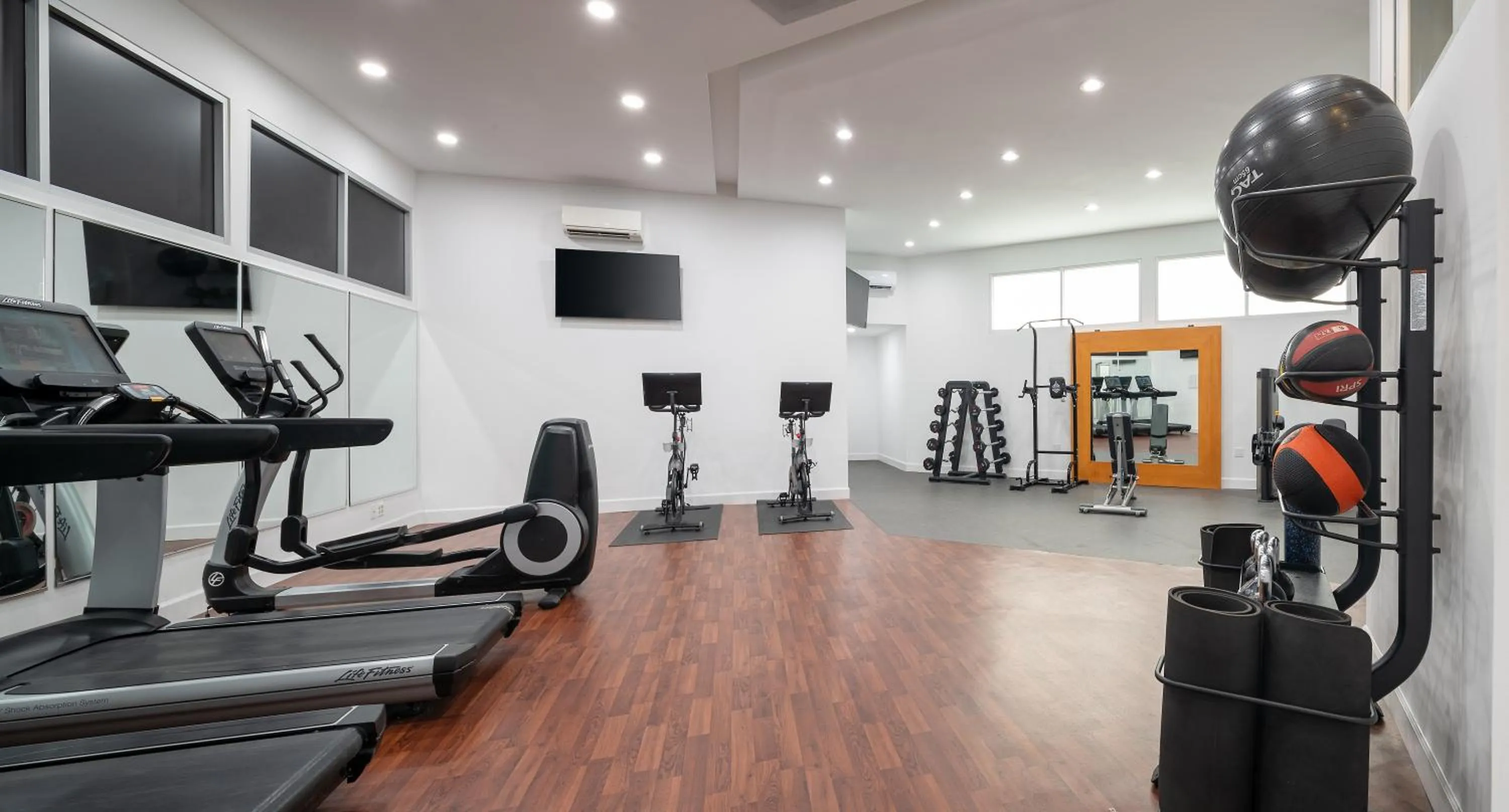 Fitness centre/facilities in Embassy Suites by Hilton Crystal City National Airport