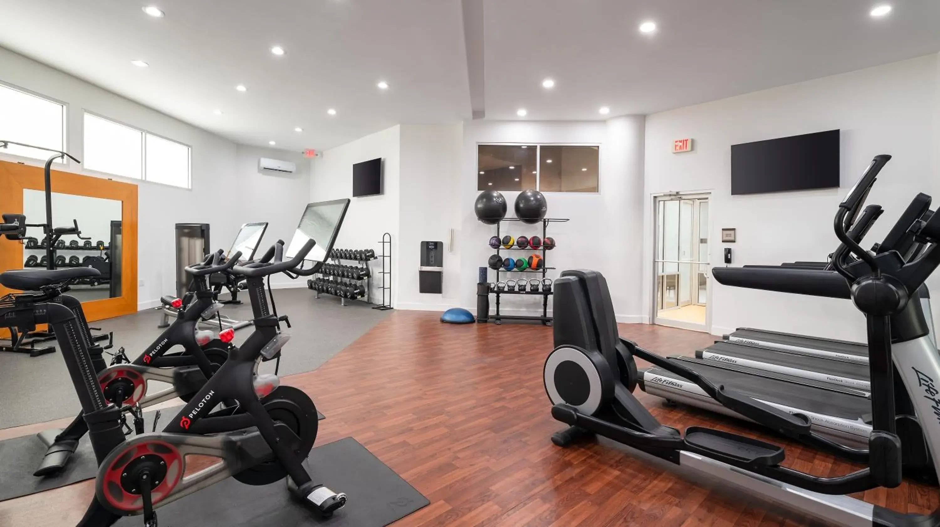 Fitness centre/facilities in Embassy Suites by Hilton Crystal City National Airport Fitness centre/facilities in Embassy Suites by Hilton Crystal City National Airport