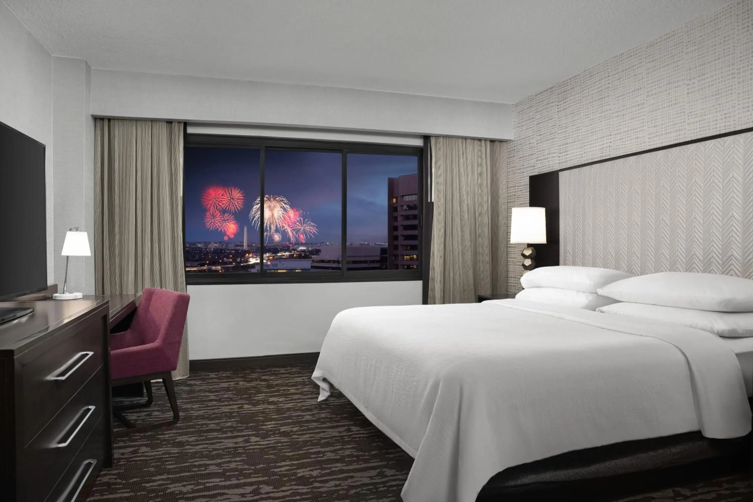 View (from property/room), Bed in Embassy Suites by Hilton Crystal City National Airport View (from property/room), Bed in Embassy Suites by Hilton Crystal City National Airport