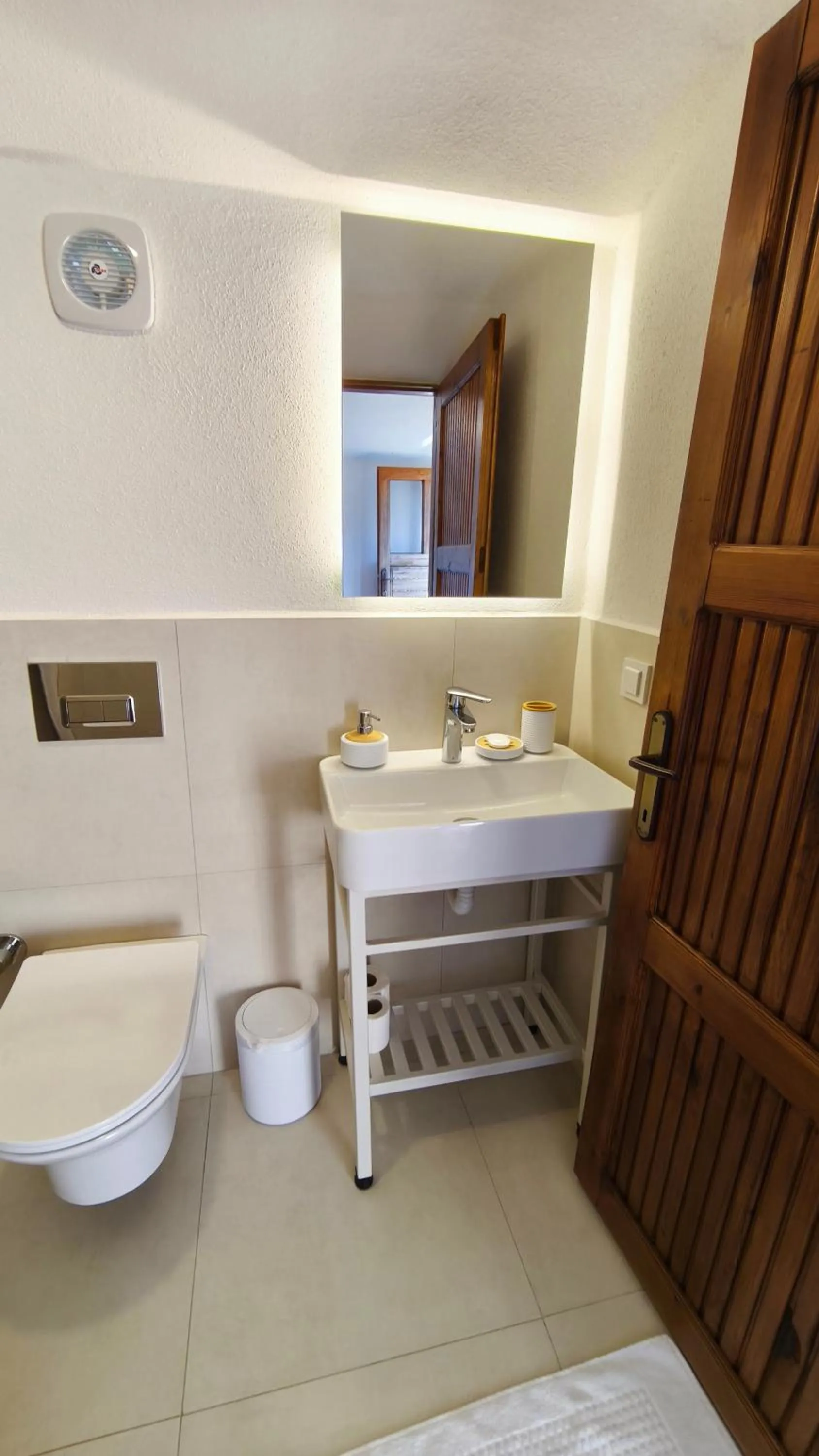 Bathroom in Olive Garden Kabak