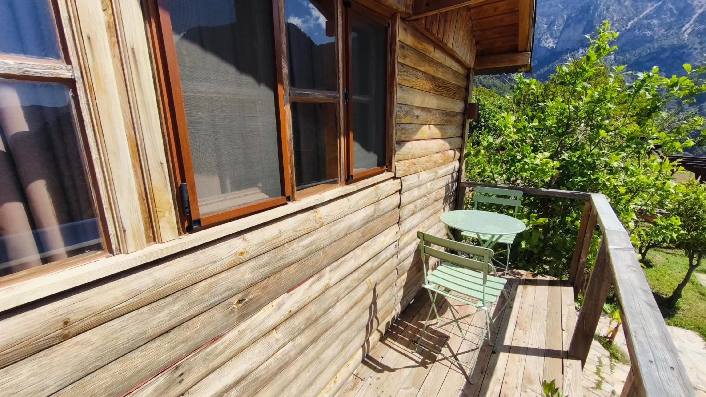 Patio in Olive Garden Kabak