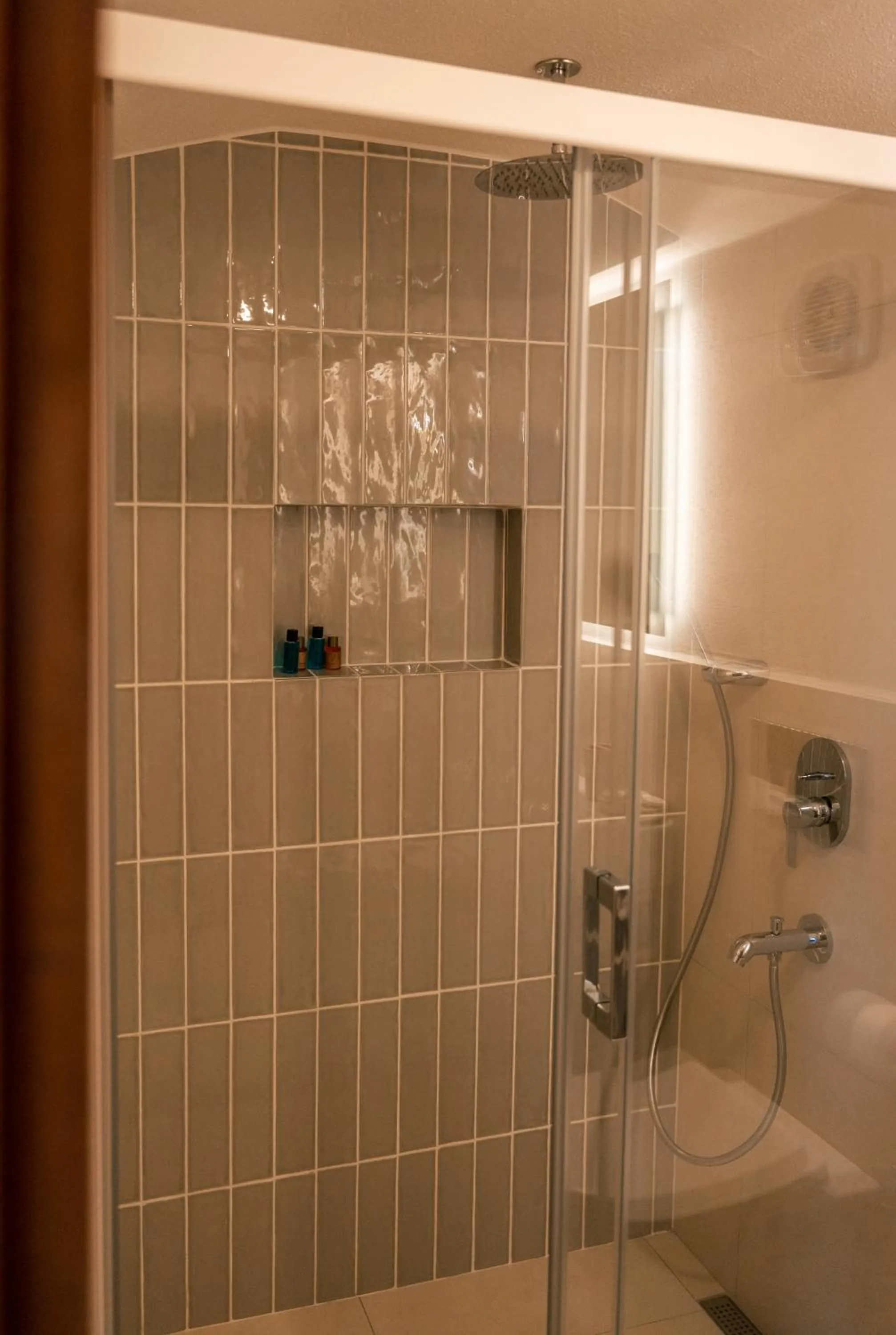 Bathroom in Olive Garden Kabak