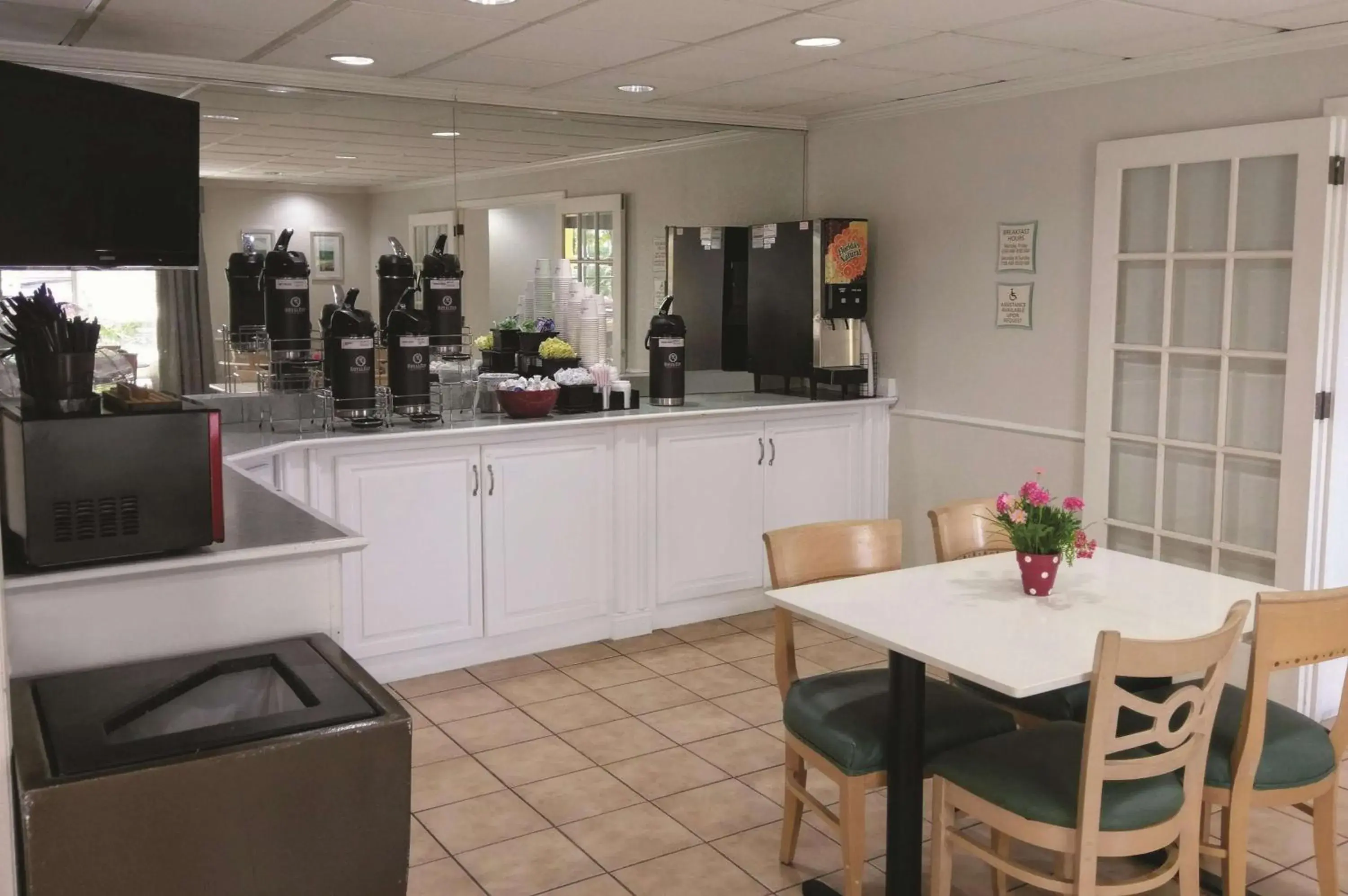 Restaurant/places to eat in La Quinta by Wyndham Melbourne Viera Restaurant/places to eat in La Quinta by Wyndham Melbourne Viera