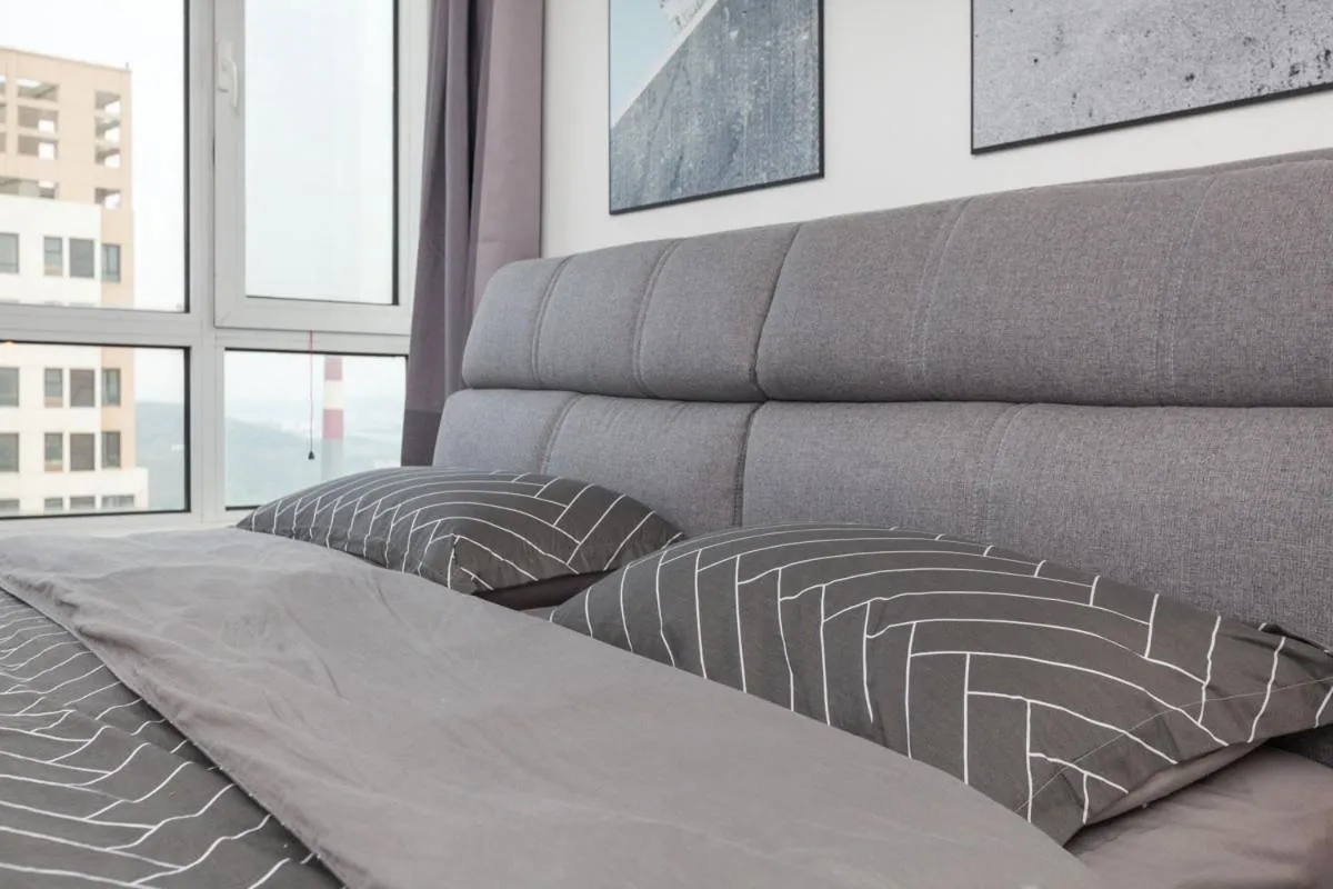 Apartment with Balcony in Dalian Jinzhou·Baisheng Shopping Mall· Locals Apartment 00165460