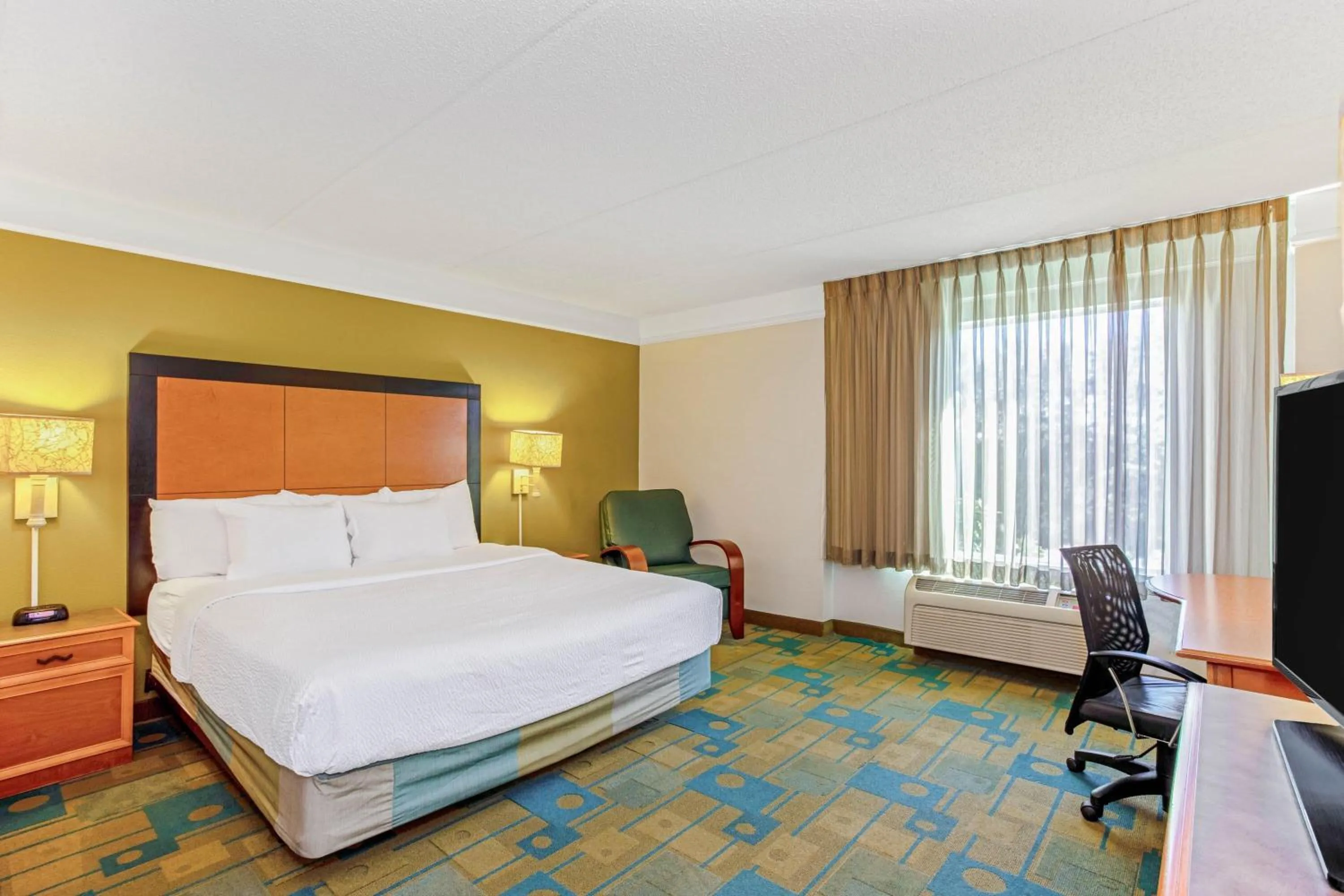 Photo of the whole room, Bed in La Quinta by Wyndham Orlando I Drive/Conv Center