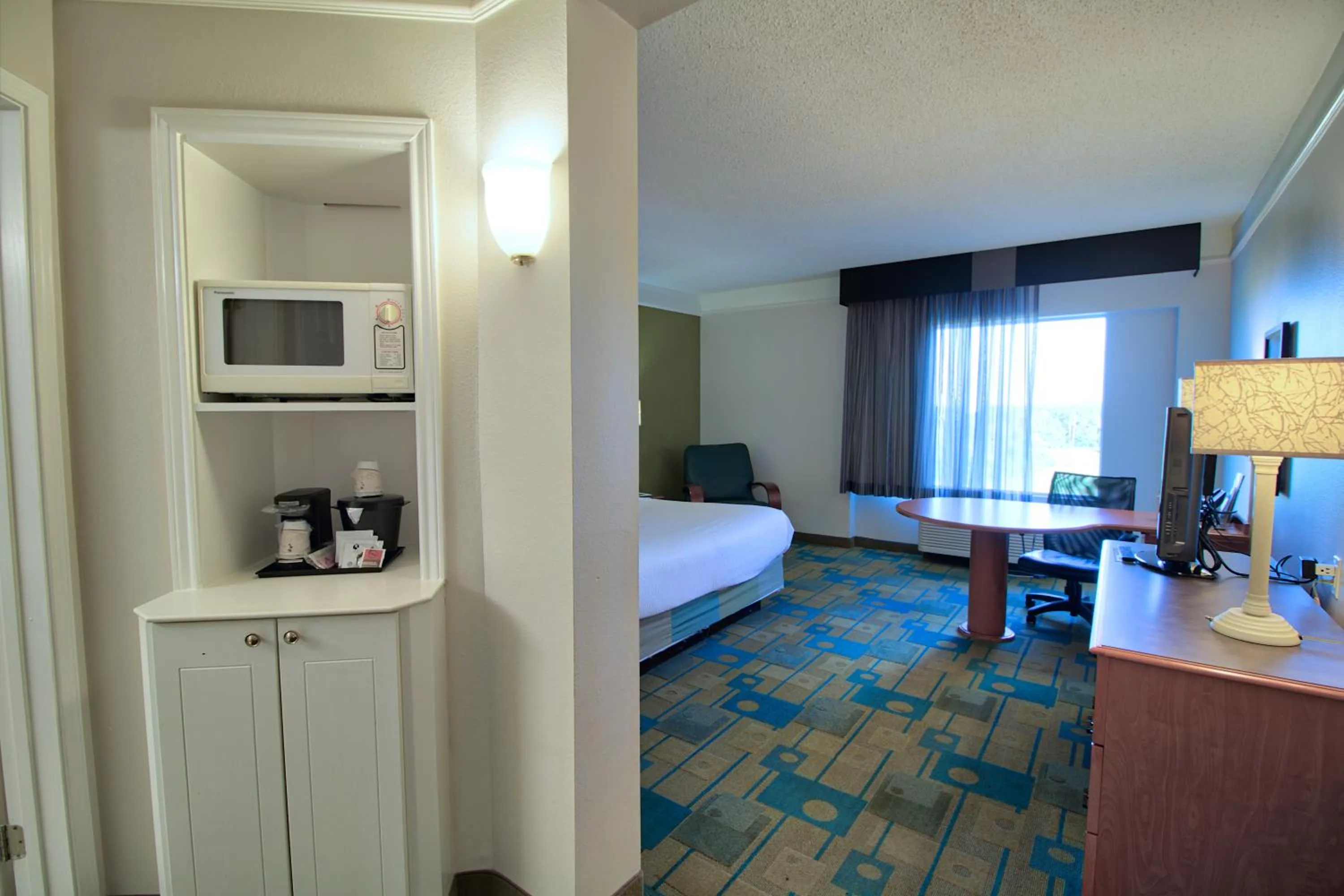 Photo of the whole room, Bed in La Quinta by Wyndham Orlando I Drive/Conv Center