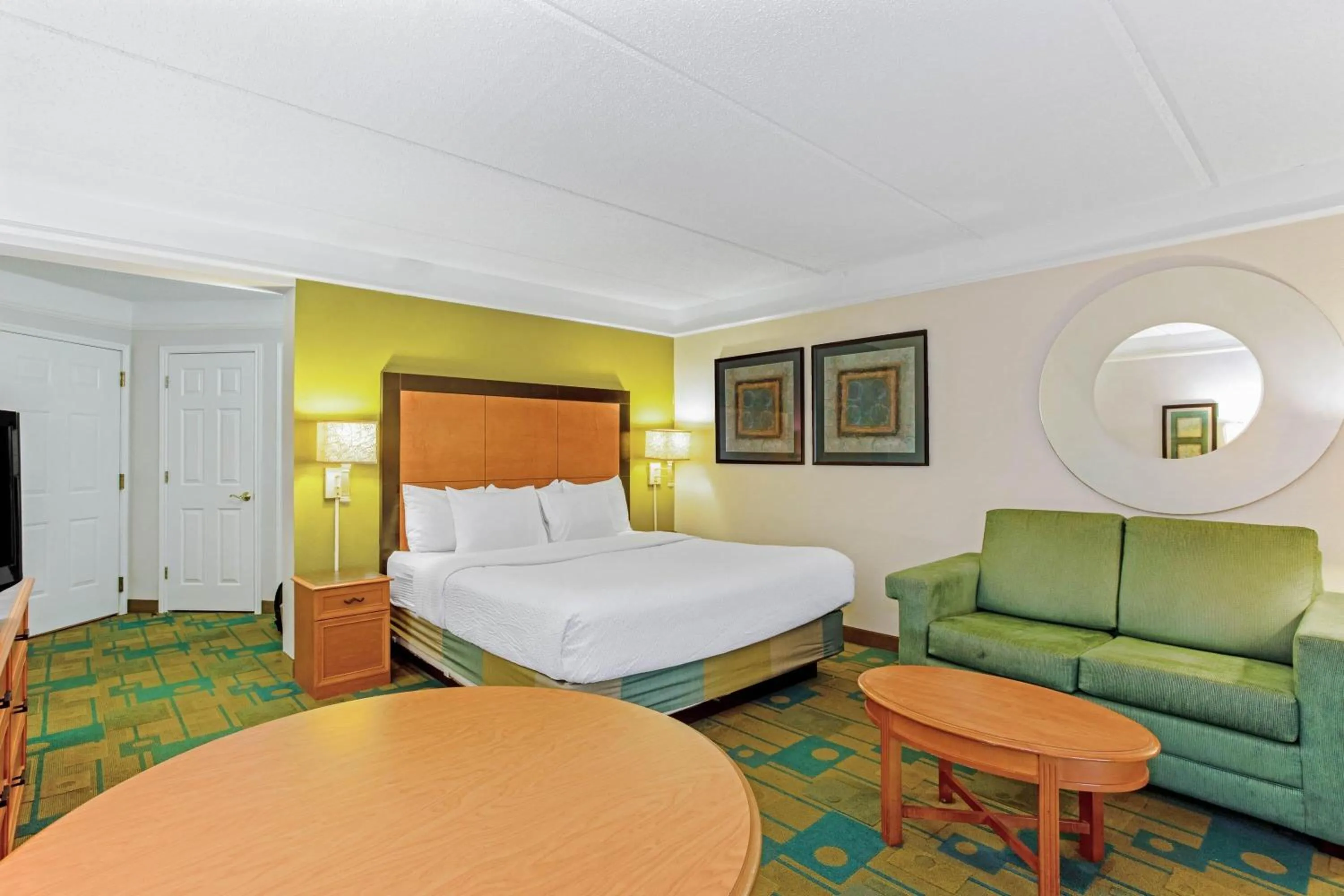 Photo of the whole room, Bed in La Quinta by Wyndham Orlando I Drive/Conv Center