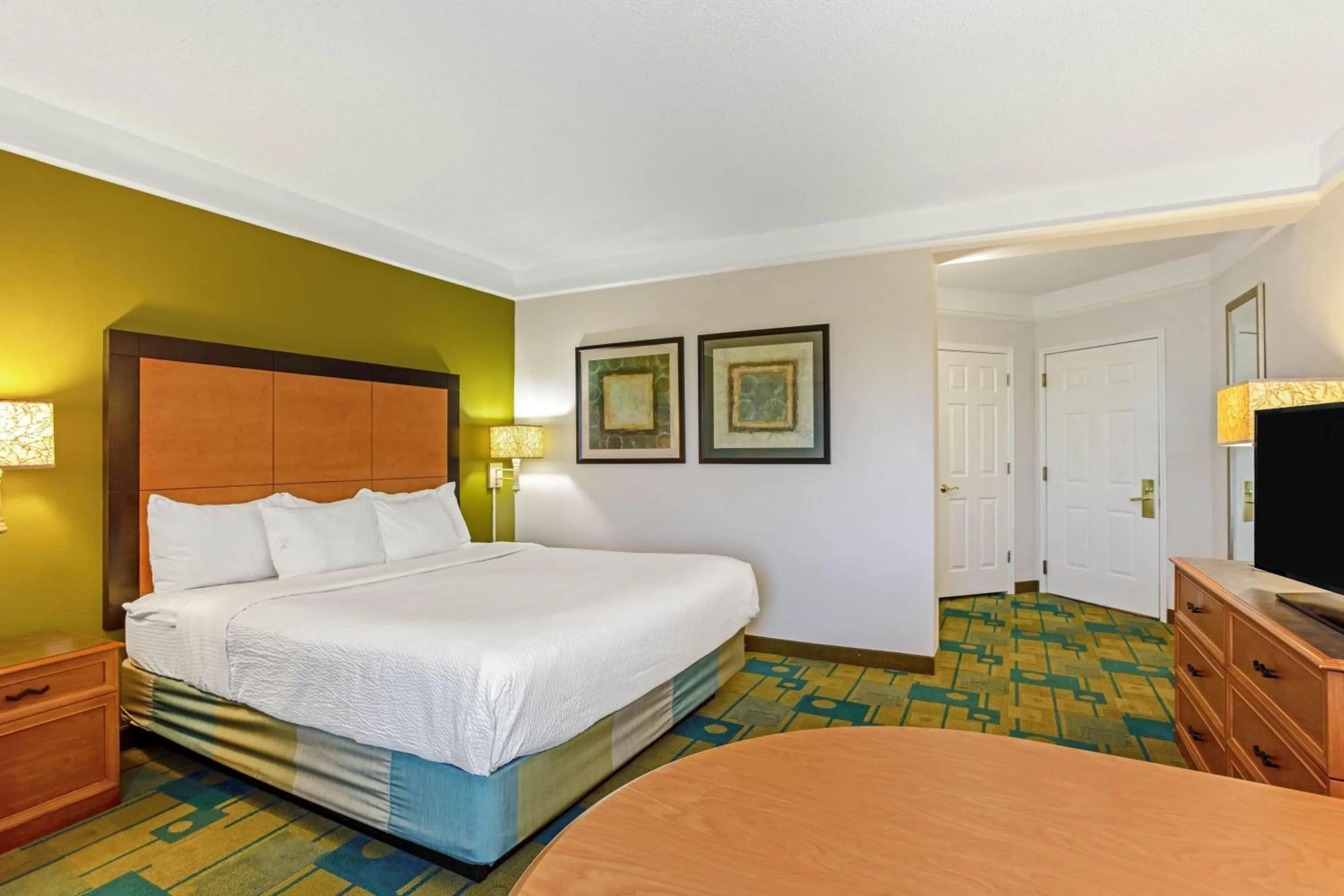 Photo of the whole room, Bed in La Quinta by Wyndham Orlando I Drive/Conv Center