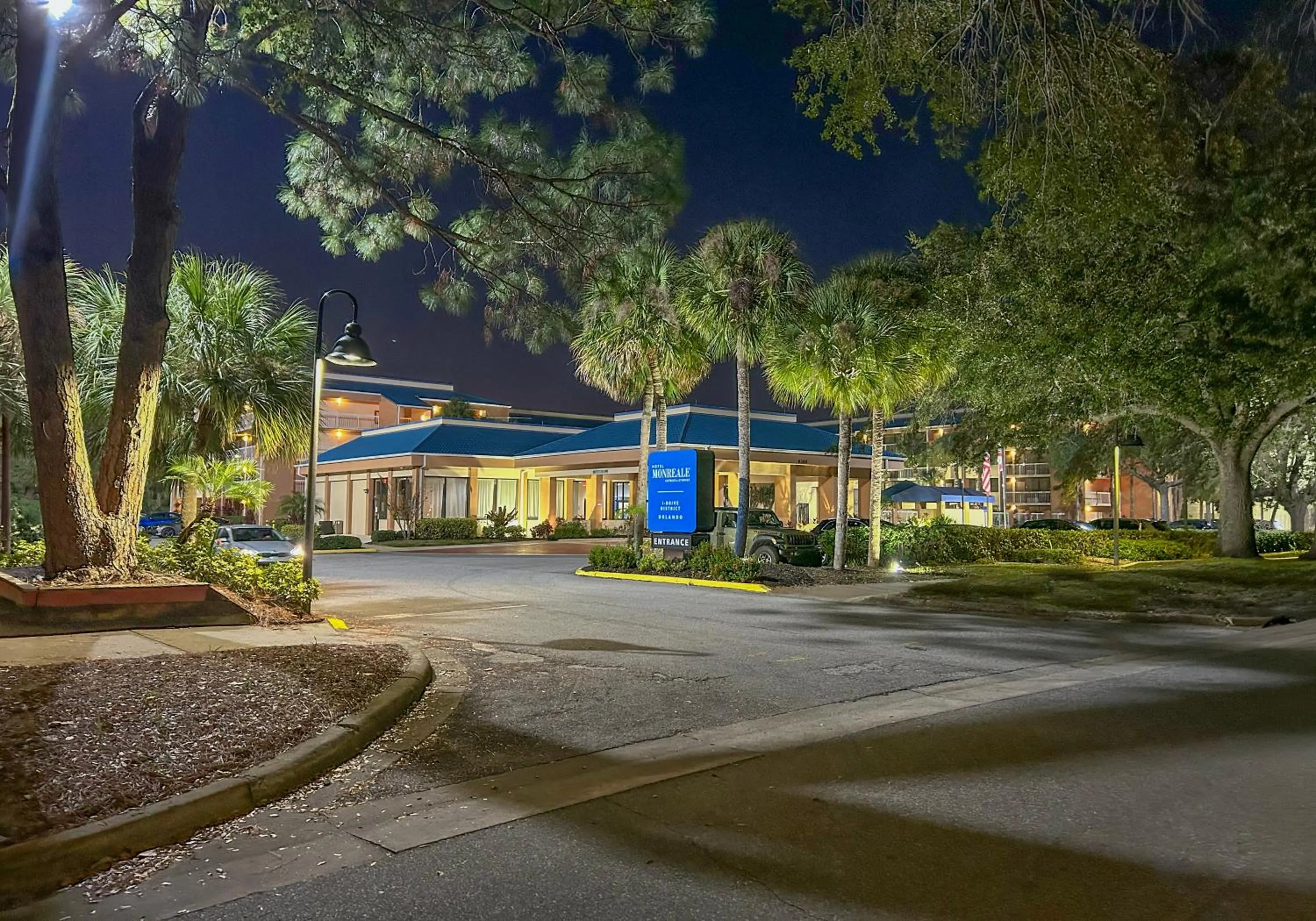 Property building in Hotel Monreale Express & Studios IDrive District