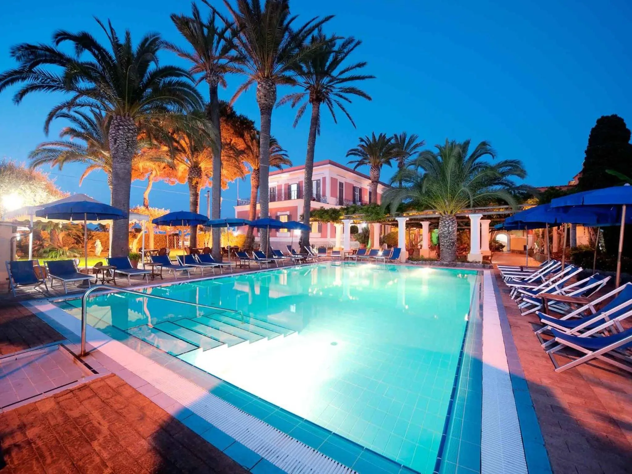 Swimming pool in Hotel Villa Svizzera Terme