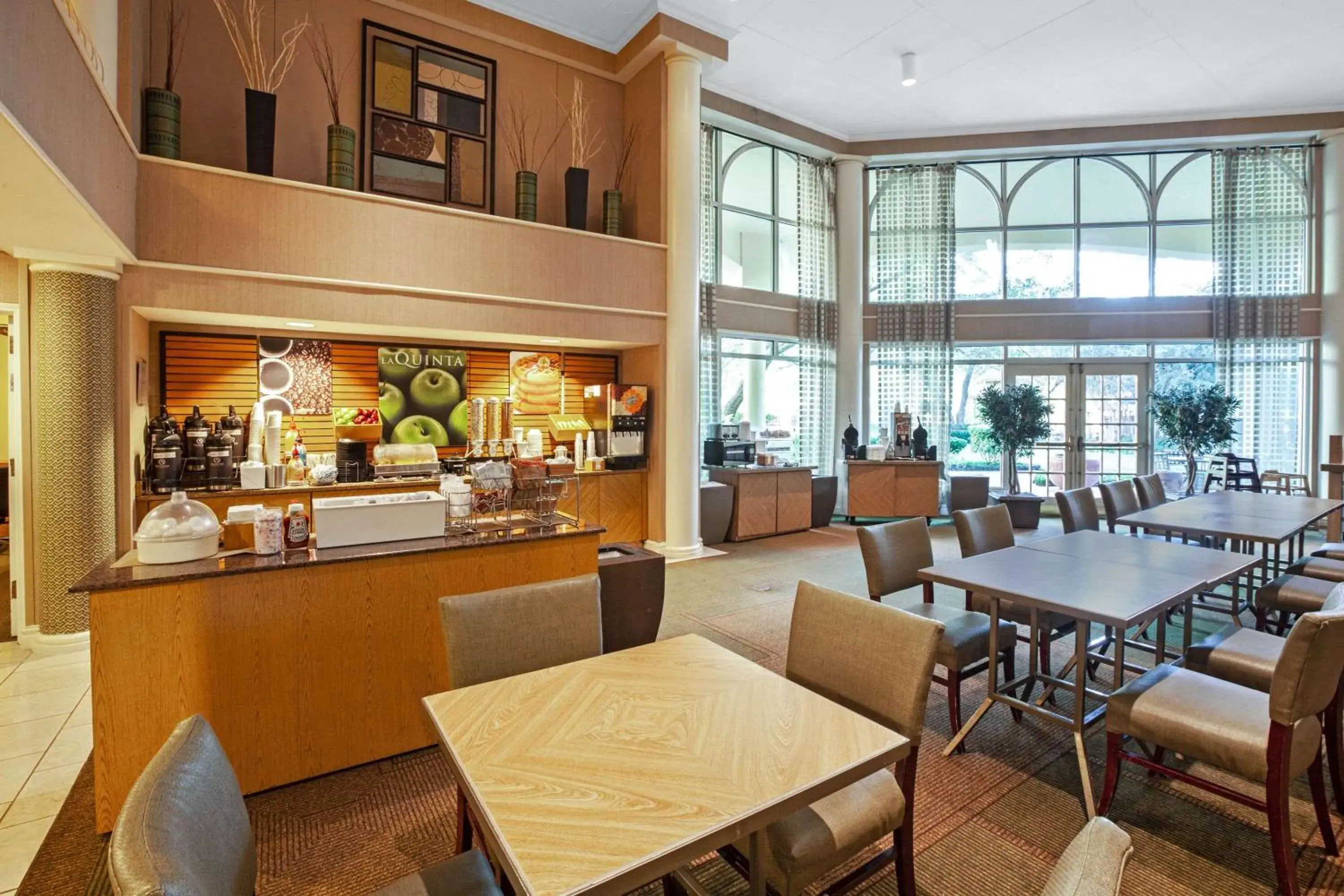 Restaurant/places to eat in La Quinta by Wyndham Houston Galleria Area Restaurant/places to eat in La Quinta by Wyndham Houston Galleria Area