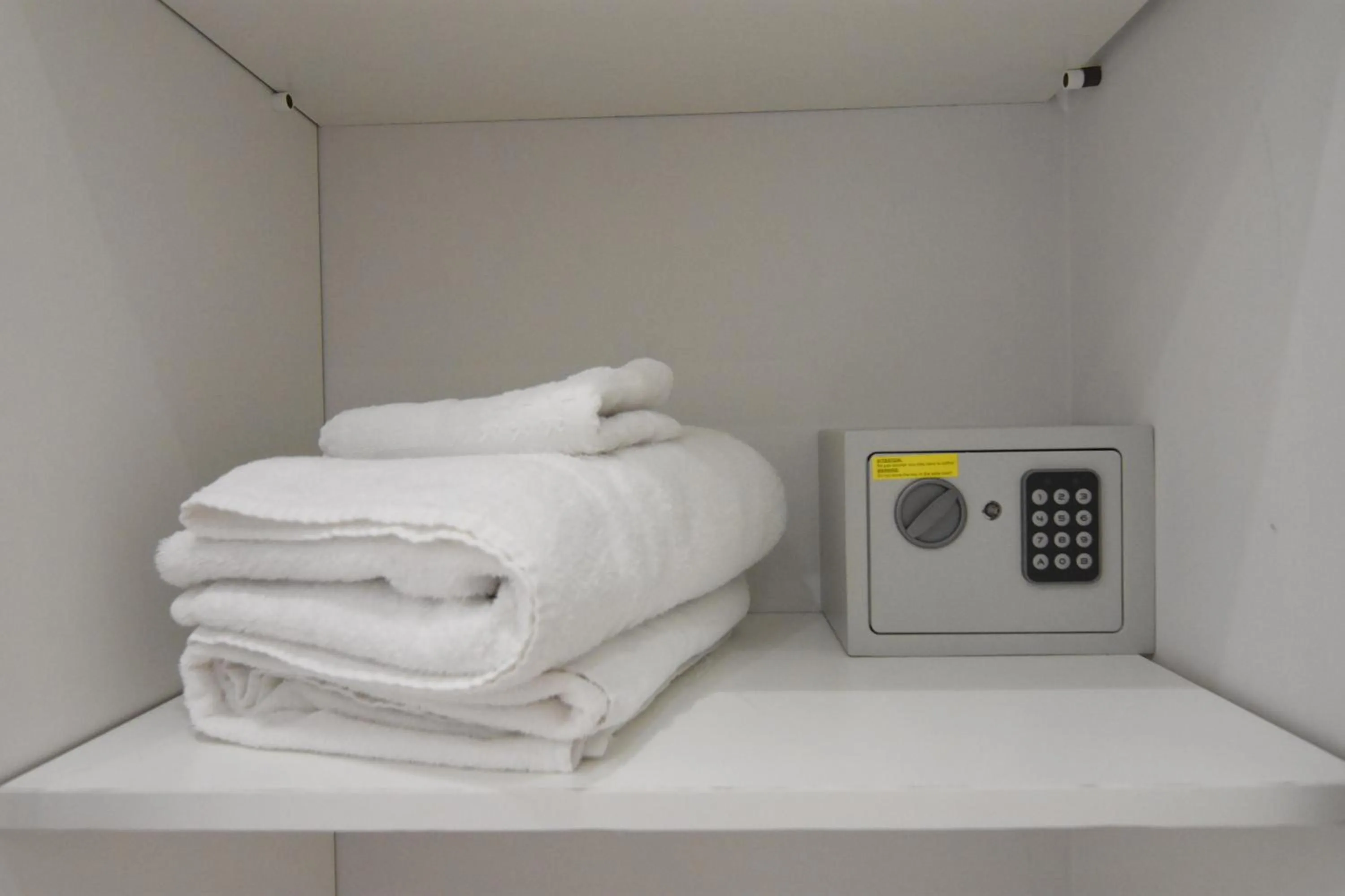 safe in Nanà Bed and Breakfast